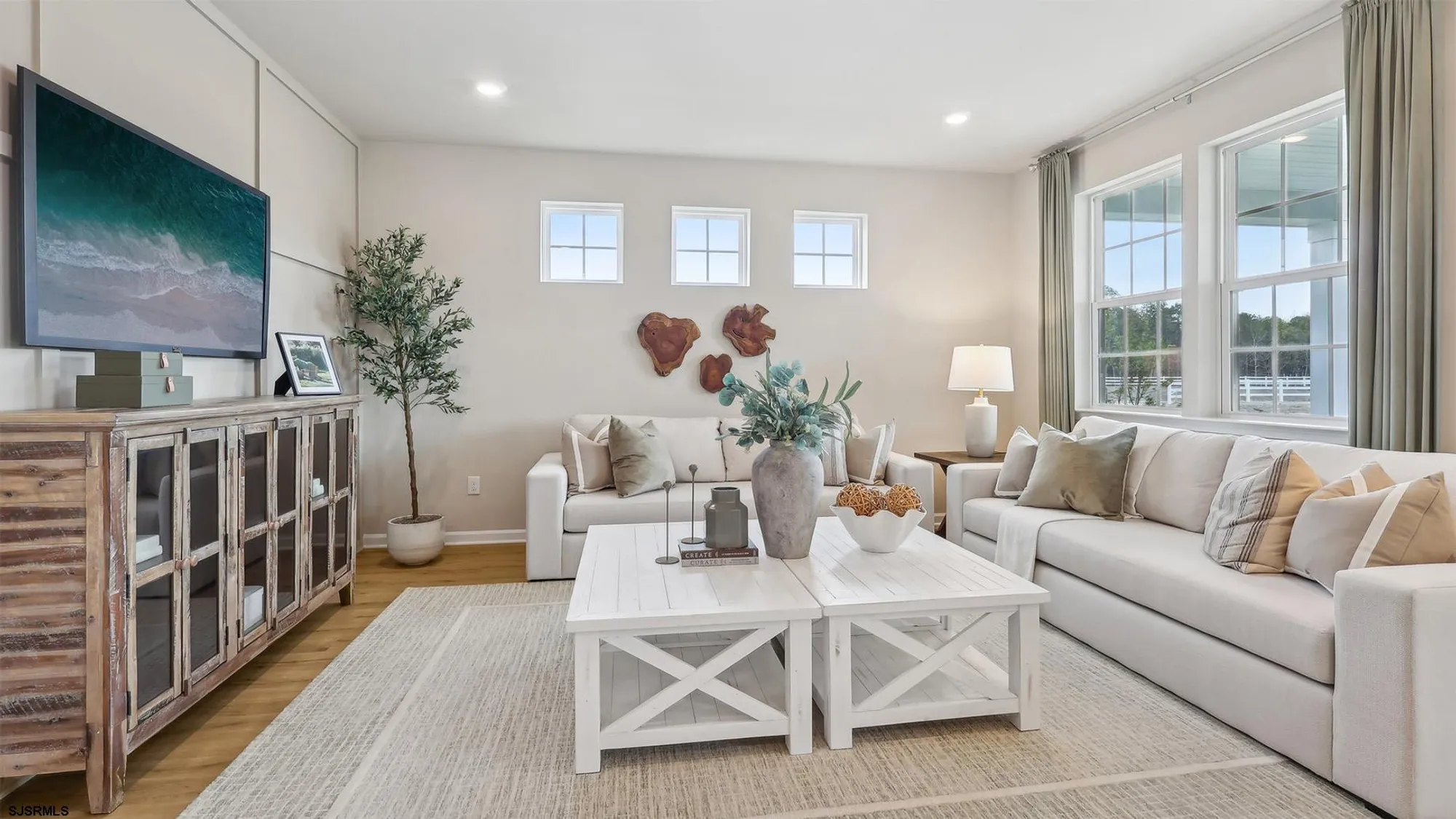 Property Slideshow image 4 of 33 | 252 huntington dr, Egg Harbor Township, NJ, 08234