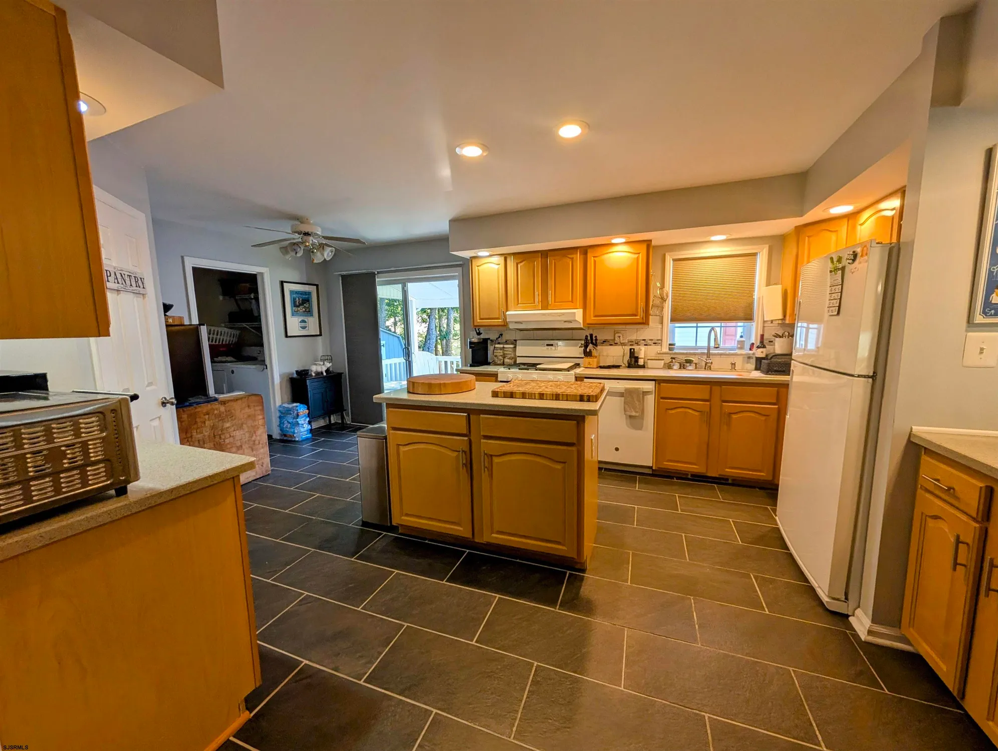 Property Slideshow image 17 of 33 | 39 dogwood ln, Mays Landing, NJ, 08330