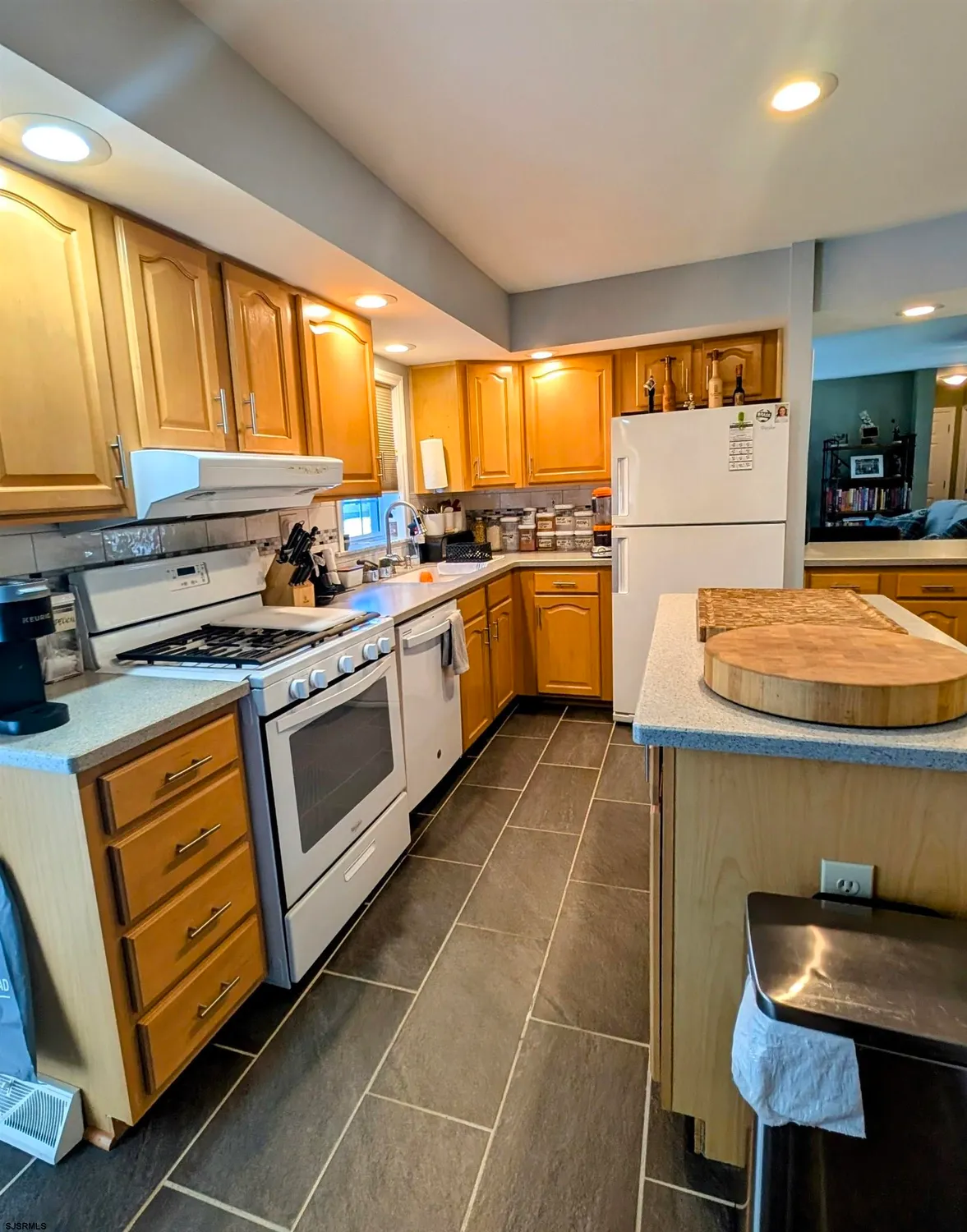 Property Slideshow image 19 of 33 | 39 dogwood ln, Mays Landing, NJ, 08330