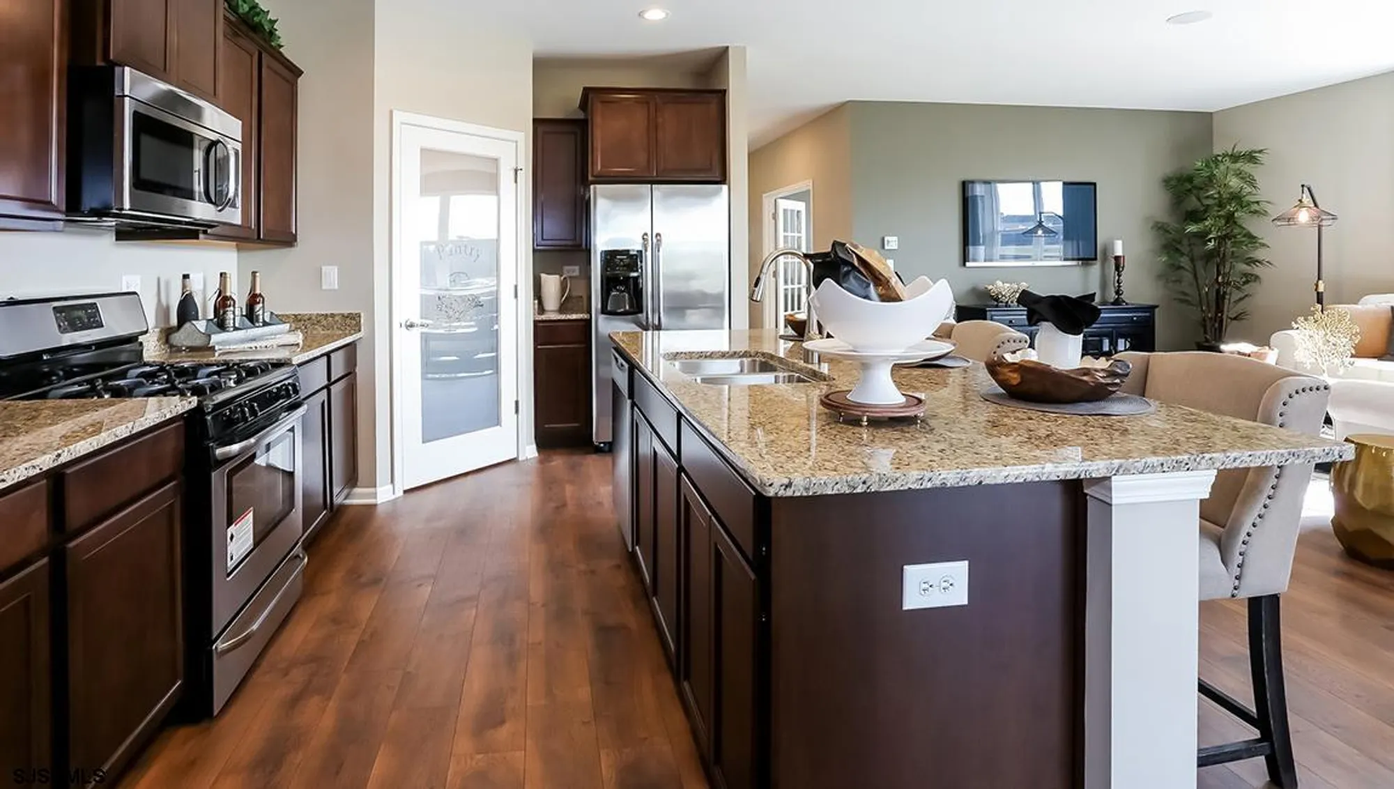 Property Slideshow image 9 of 18 | 254 huntington dr, Egg Harbor Township, NJ, 08234