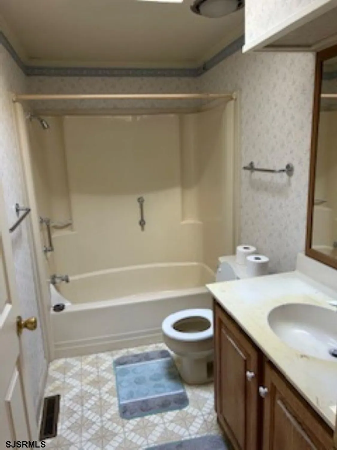 Property Slideshow image 7 of 10 | 10 locust ct, Mays Landing, NJ, 08330