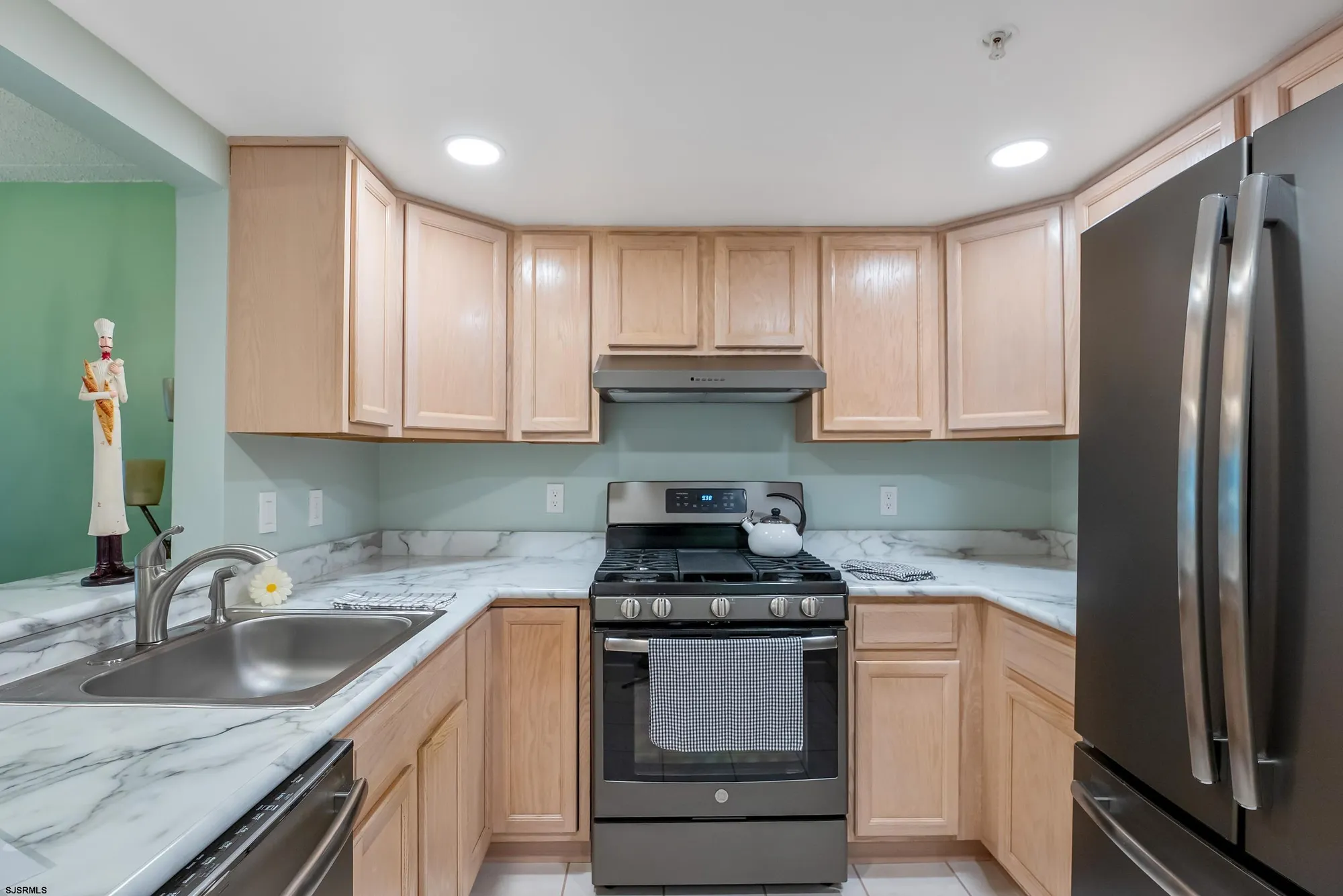 Property Slideshow image 16 of 39 | 3210 dolphin ave # 3210, Northfield, NJ, 08225