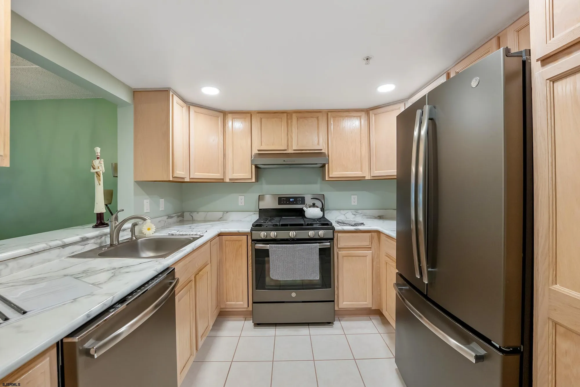 Property Slideshow image 14 of 39 | 3210 dolphin ave # 3210, Northfield, NJ, 08225