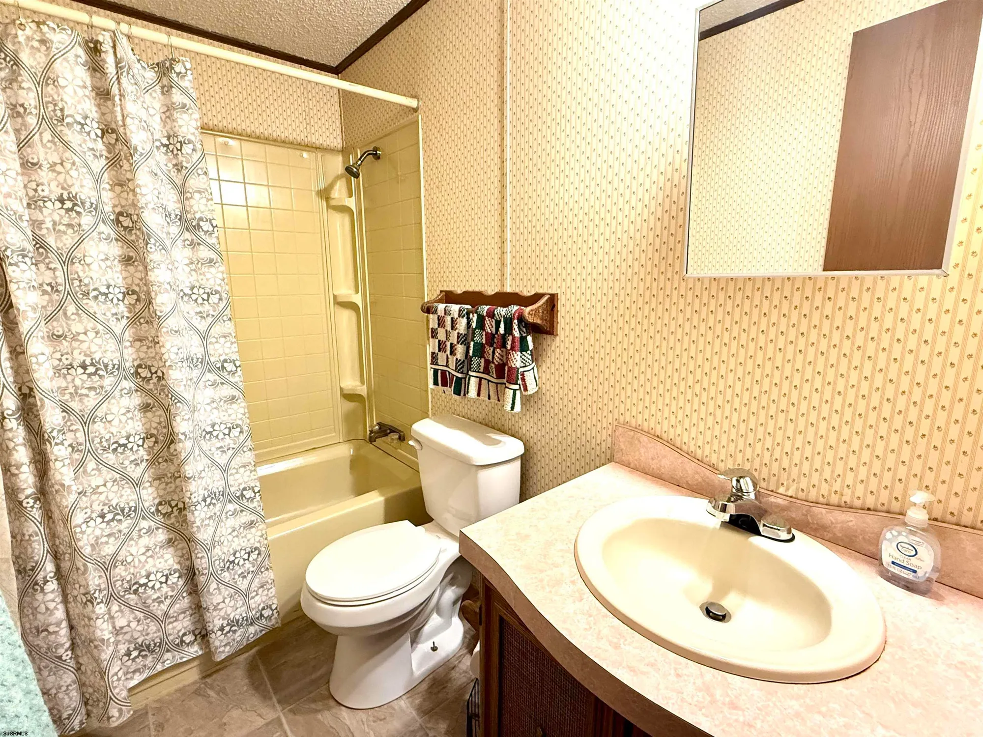 Property Slideshow image 10 of 23 | 14 hickory ln, Mays Landing, NJ, 08330