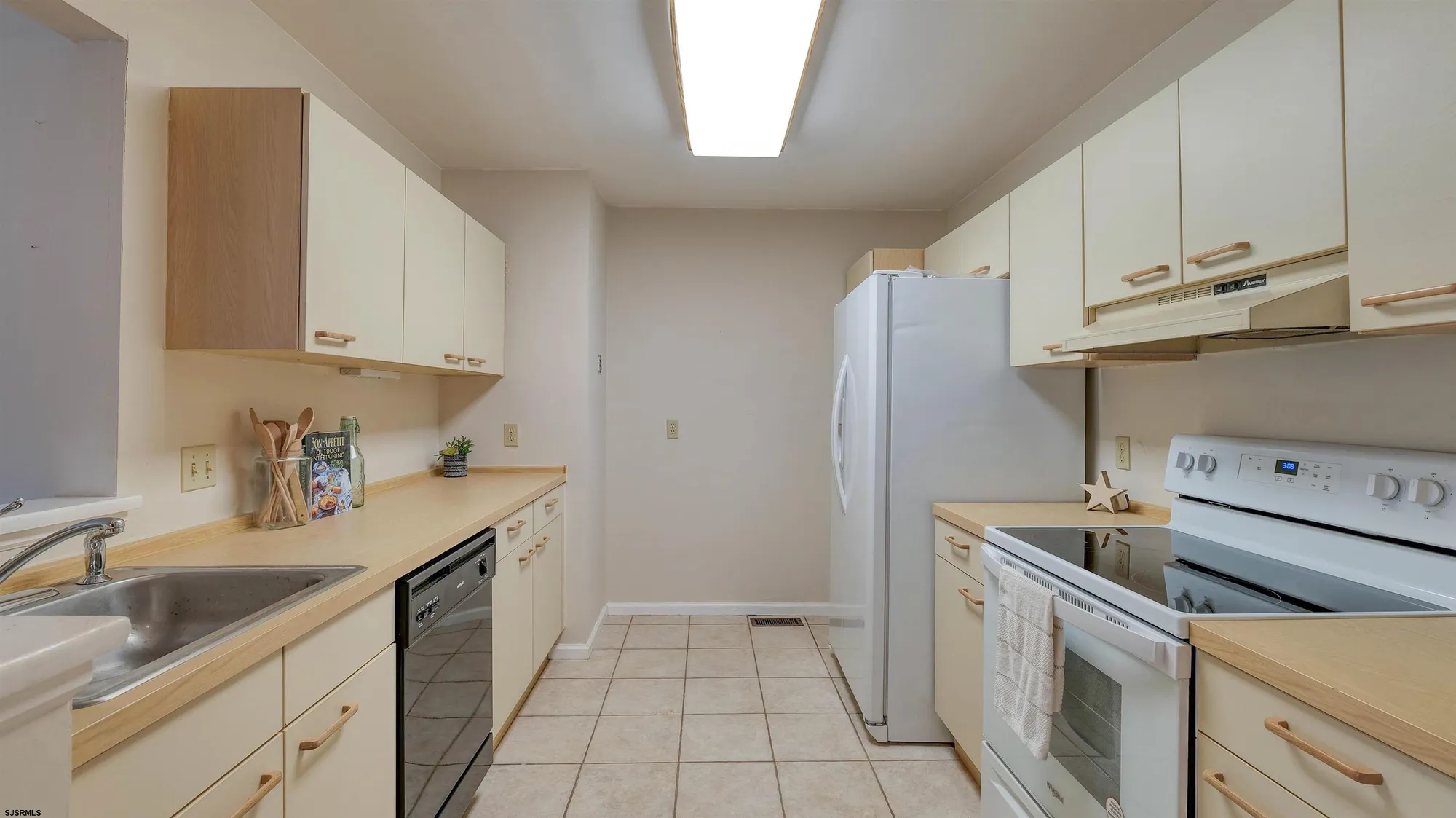 Property Slideshow image 13 of 34 | 550 central ave unit e14, Linwood, NJ, 08221