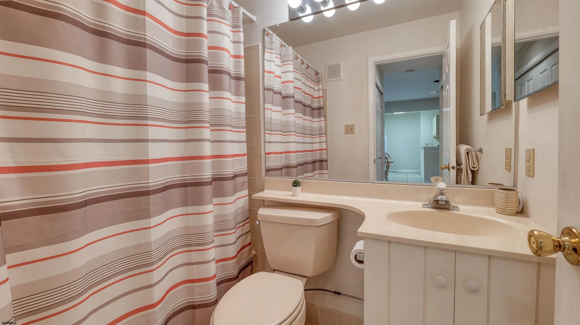 Property Slideshow image 22 of 34 | 550 central ave unit e14, Linwood, NJ, 08221
