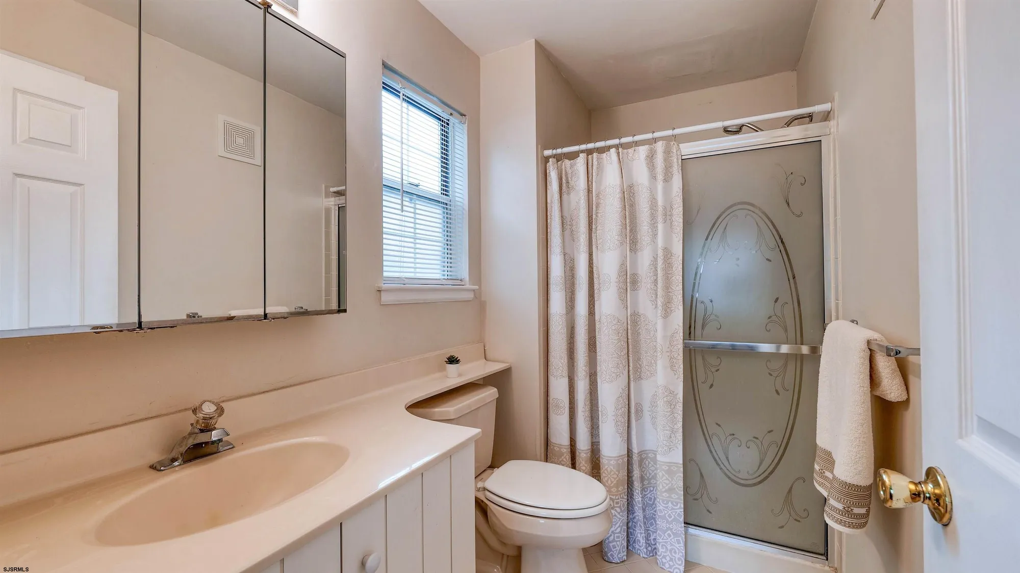 Property Slideshow image 17 of 34 | 550 central ave unit e14, Linwood, NJ, 08221