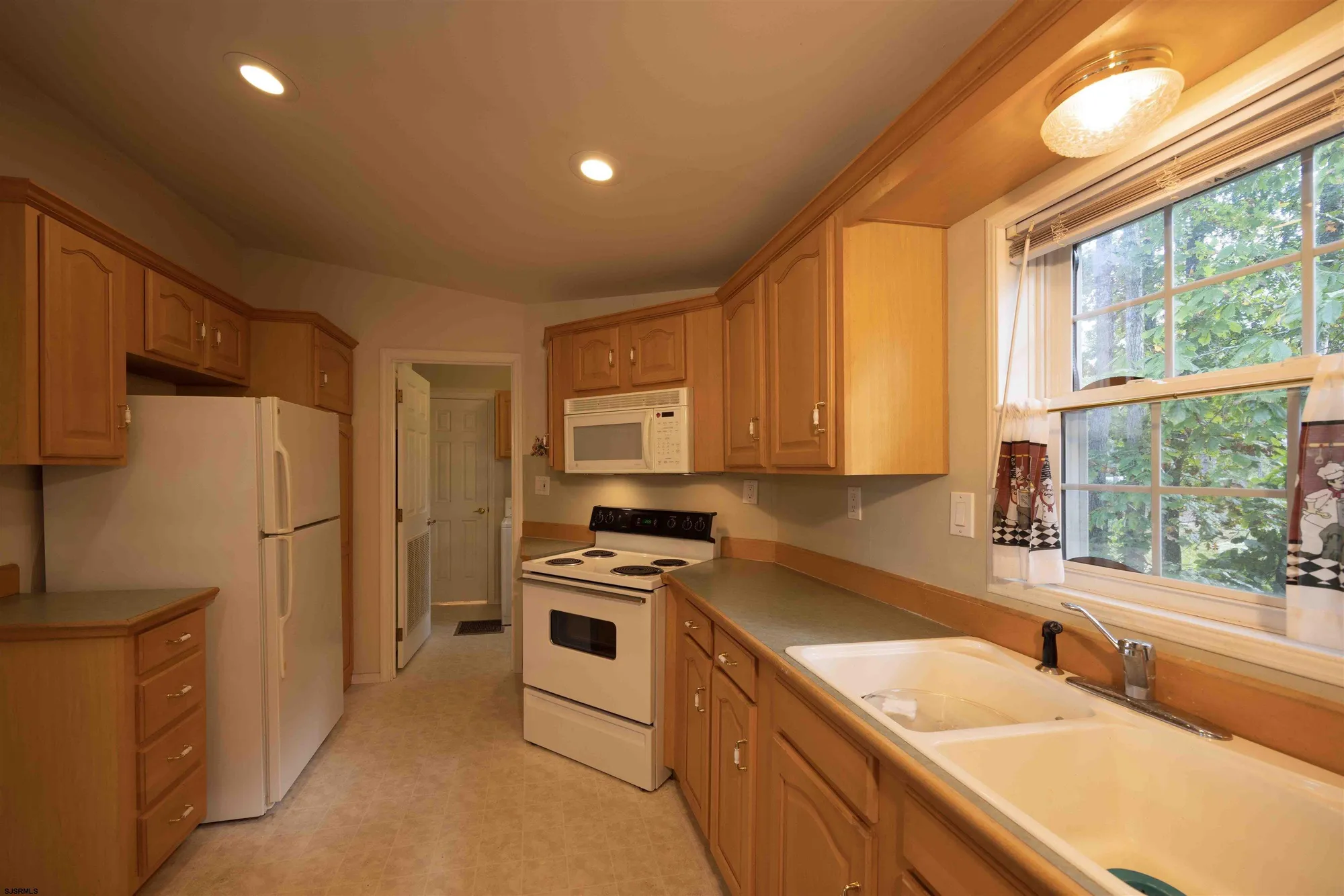 Property Slideshow image 19 of 31 | 7 laurel ct, Mays Landing, NJ, 08330
