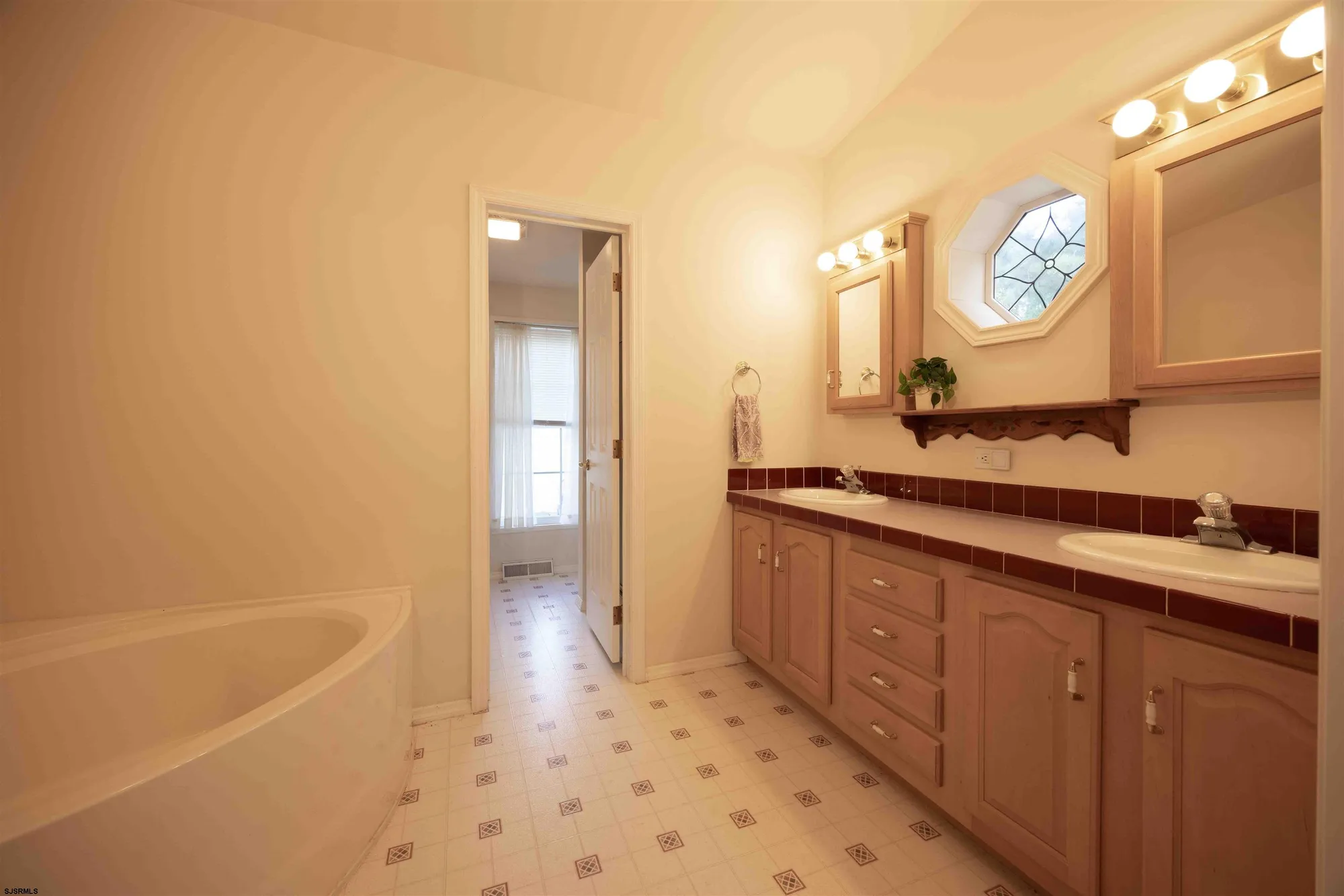 Property Slideshow image 26 of 31 | 7 laurel ct, Mays Landing, NJ, 08330