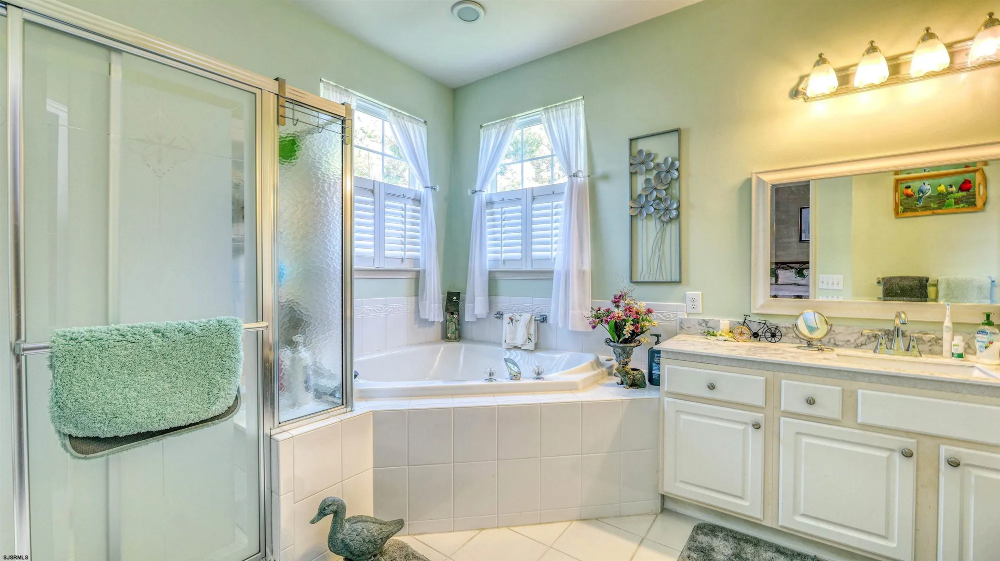 Property Slideshow image 18 of 27 | 569 chatham way, Galloway, NJ, 08205