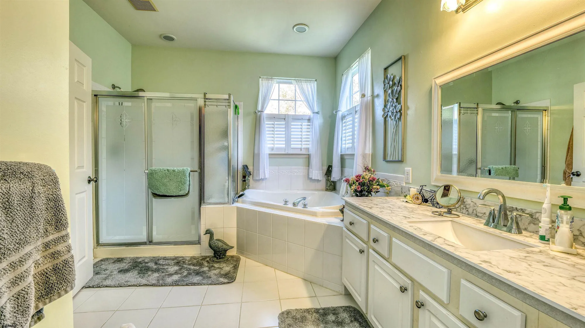Property Slideshow image 19 of 27 | 569 chatham way, Galloway, NJ, 08205