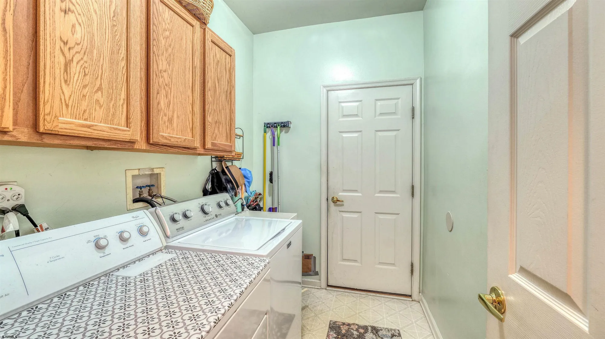 Property Slideshow image 20 of 27 | 569 chatham way, Galloway, NJ, 08205