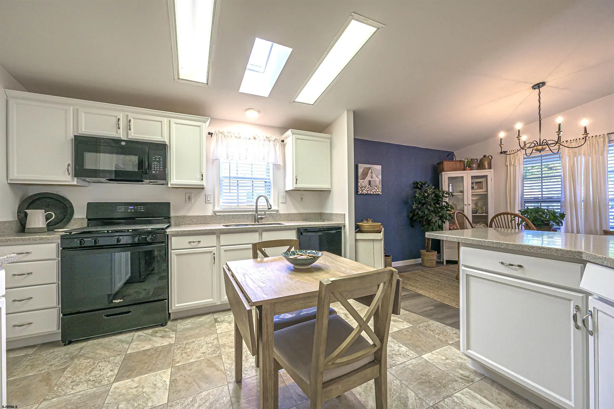 Property Slideshow image 10 of 22 | 94 baltusrol dr, Mays Landing, NJ, 08330
