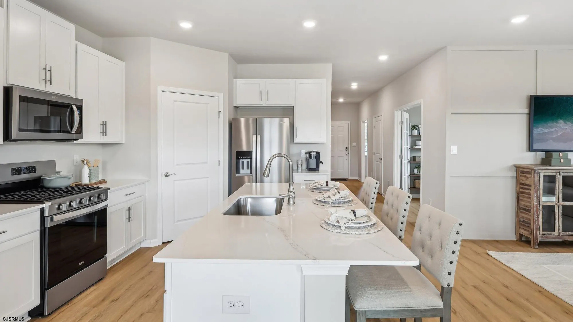 Property Slideshow image 10 of 32 | 253 huntington dr, Egg Harbor Township, NJ, 08234