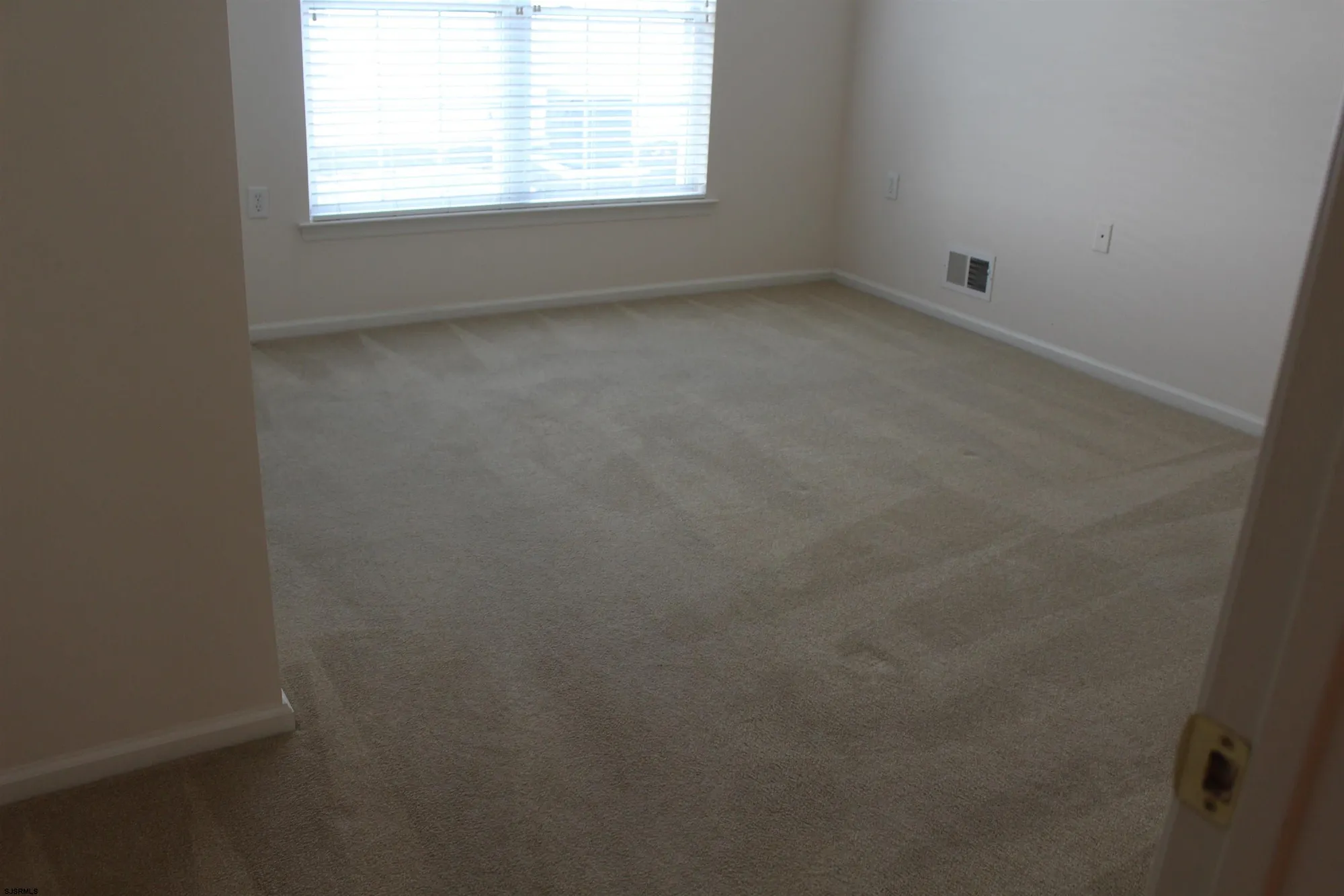 Property Slideshow image 12 of 38 | 39 poppy rd, Egg Harbor Township, NJ, 08234