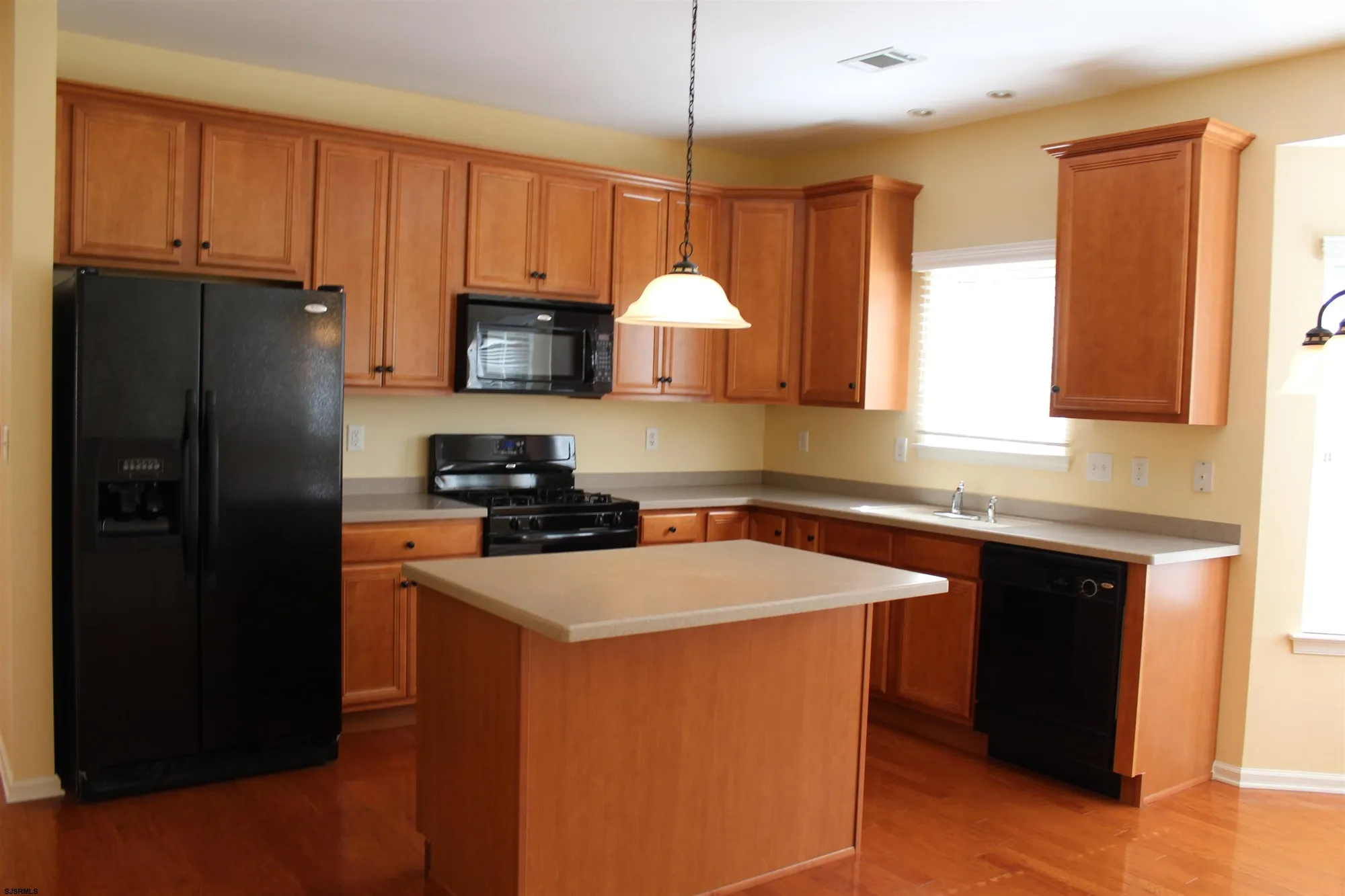 Property Slideshow image 4 of 38 | 39 poppy rd, Egg Harbor Township, NJ, 08234