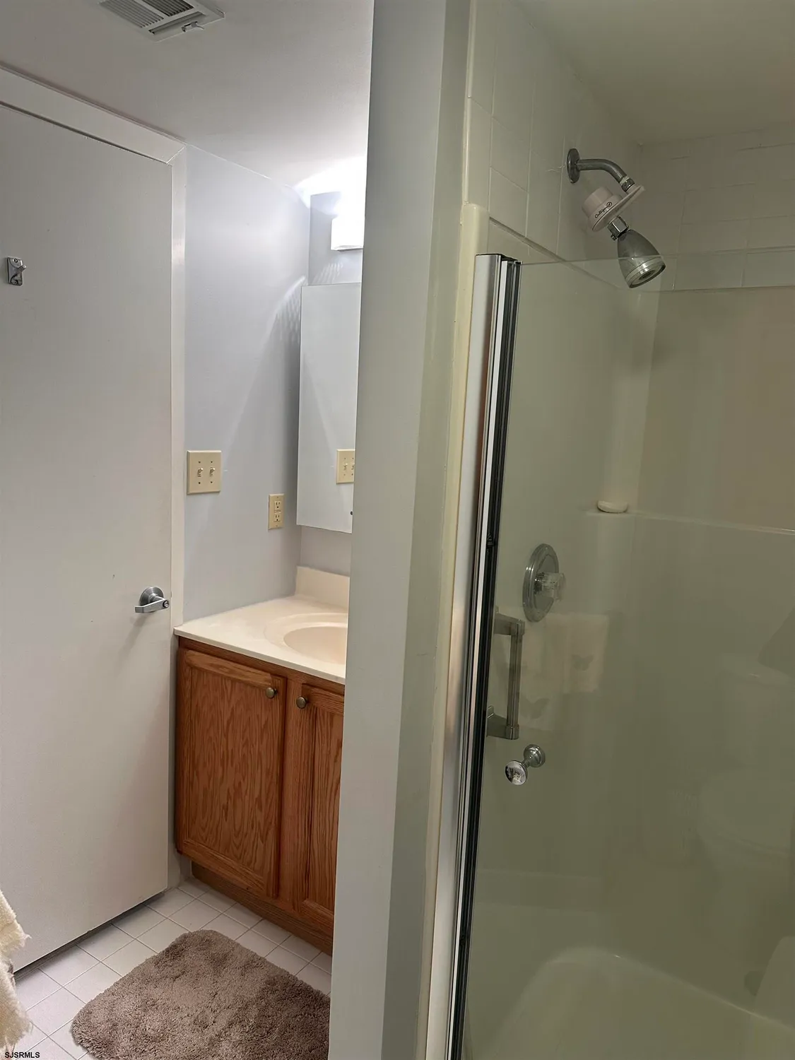 Property Slideshow image 11 of 16 | 4208 dolphin ave # 4208, Northfield, NJ, 08225