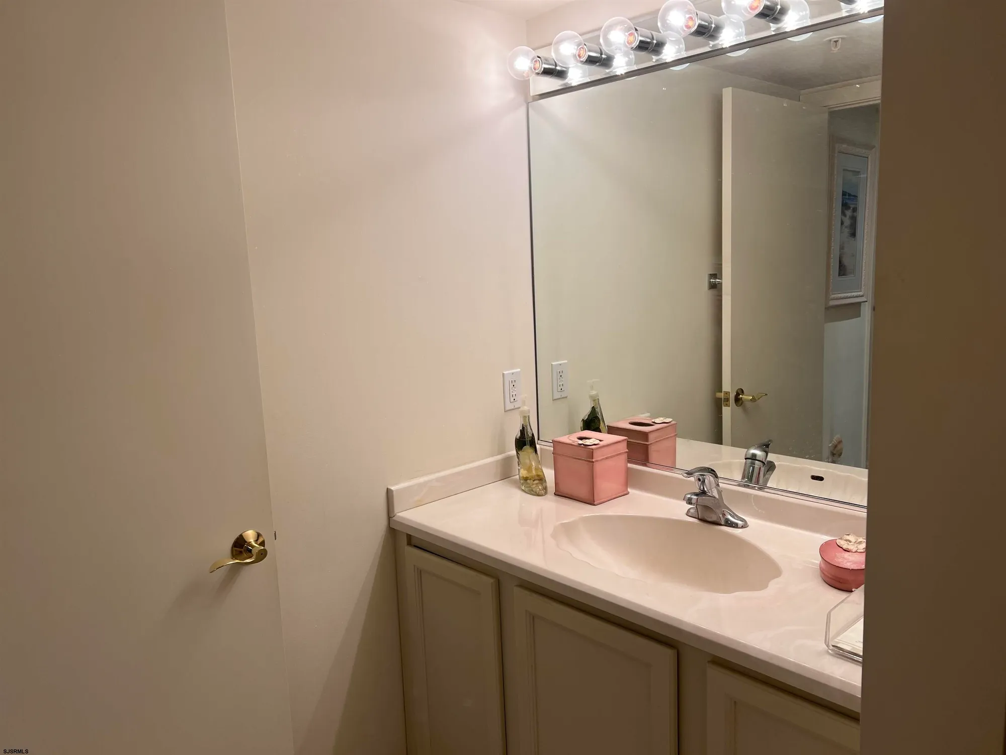 Property Slideshow image 13 of 14 | 3309 dolphin ave # 3309, Northfield, NJ, 08225