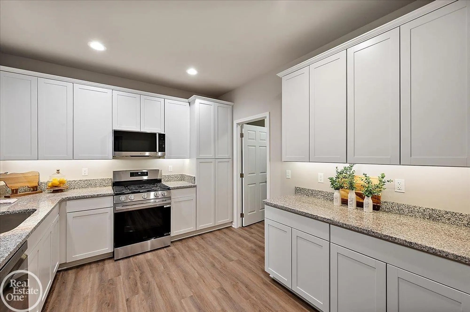 Property Slideshow image 17 of 59 | 3095 bridgewater rd, Auburn Hills, MI, 48326