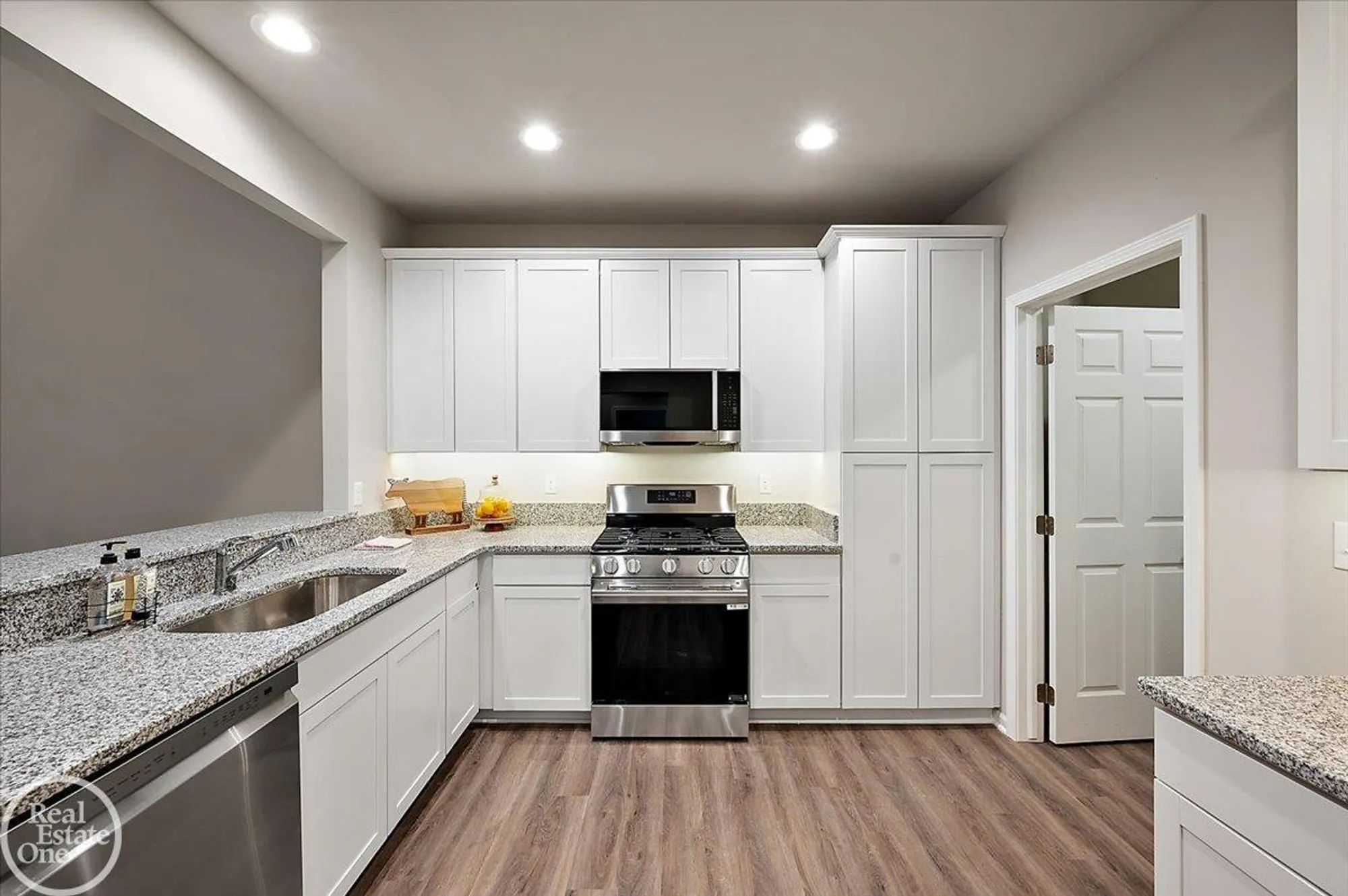 Property Slideshow image 18 of 59 | 3095 bridgewater rd, Auburn Hills, MI, 48326