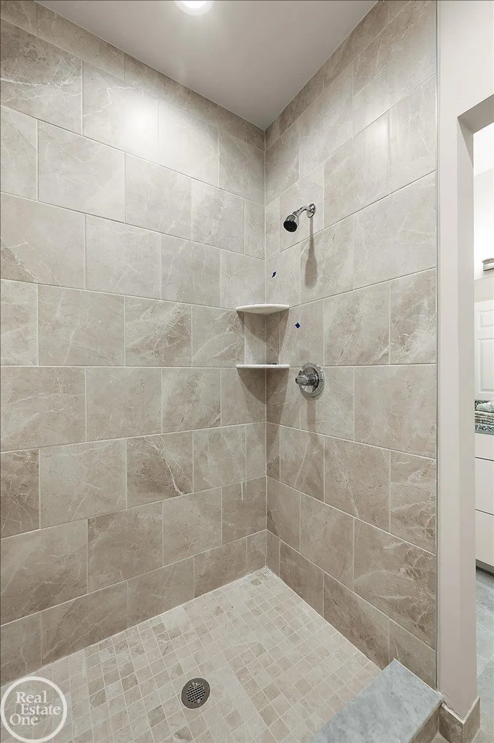 Property Slideshow image 36 of 59 | 3095 bridgewater rd, Auburn Hills, MI, 48326