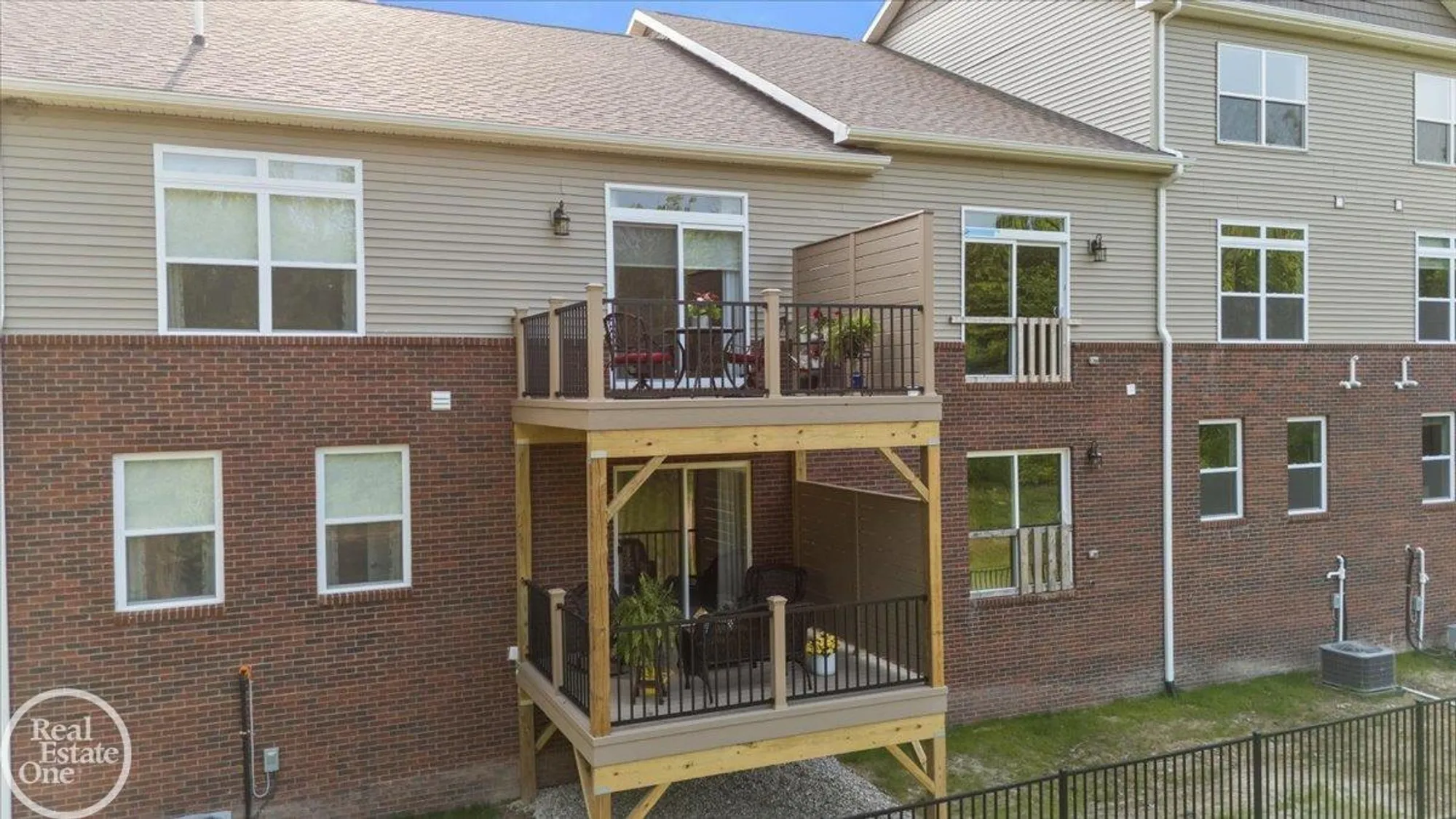 Property Slideshow image 4 of 59 | 3095 bridgewater rd, Auburn Hills, MI, 48326