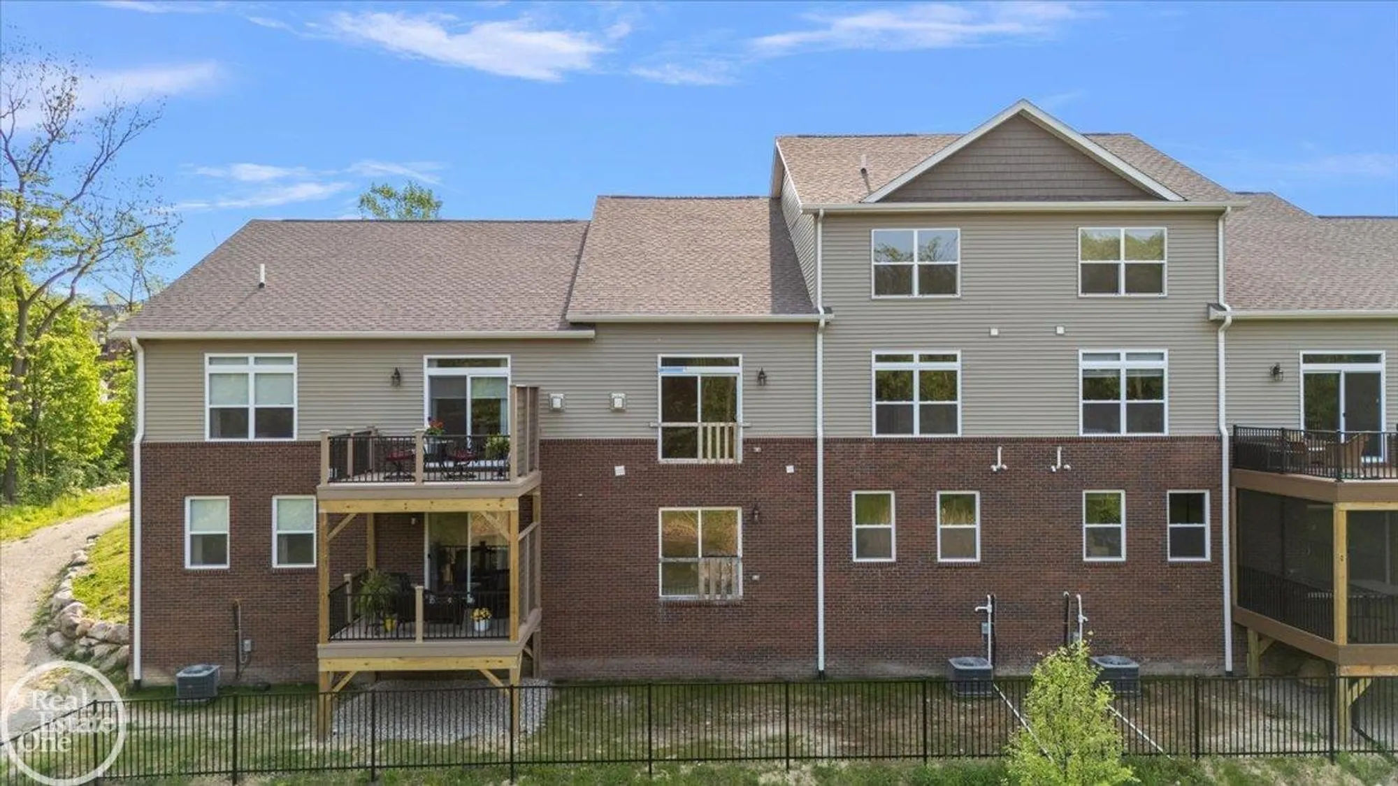 Property Slideshow image 5 of 59 | 3095 bridgewater rd, Auburn Hills, MI, 48326