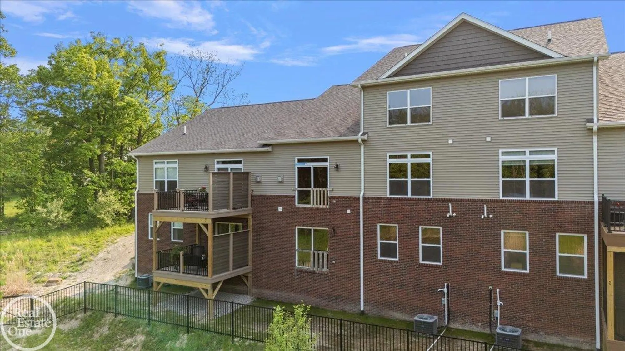 Property Slideshow image 6 of 59 | 3095 bridgewater rd, Auburn Hills, MI, 48326