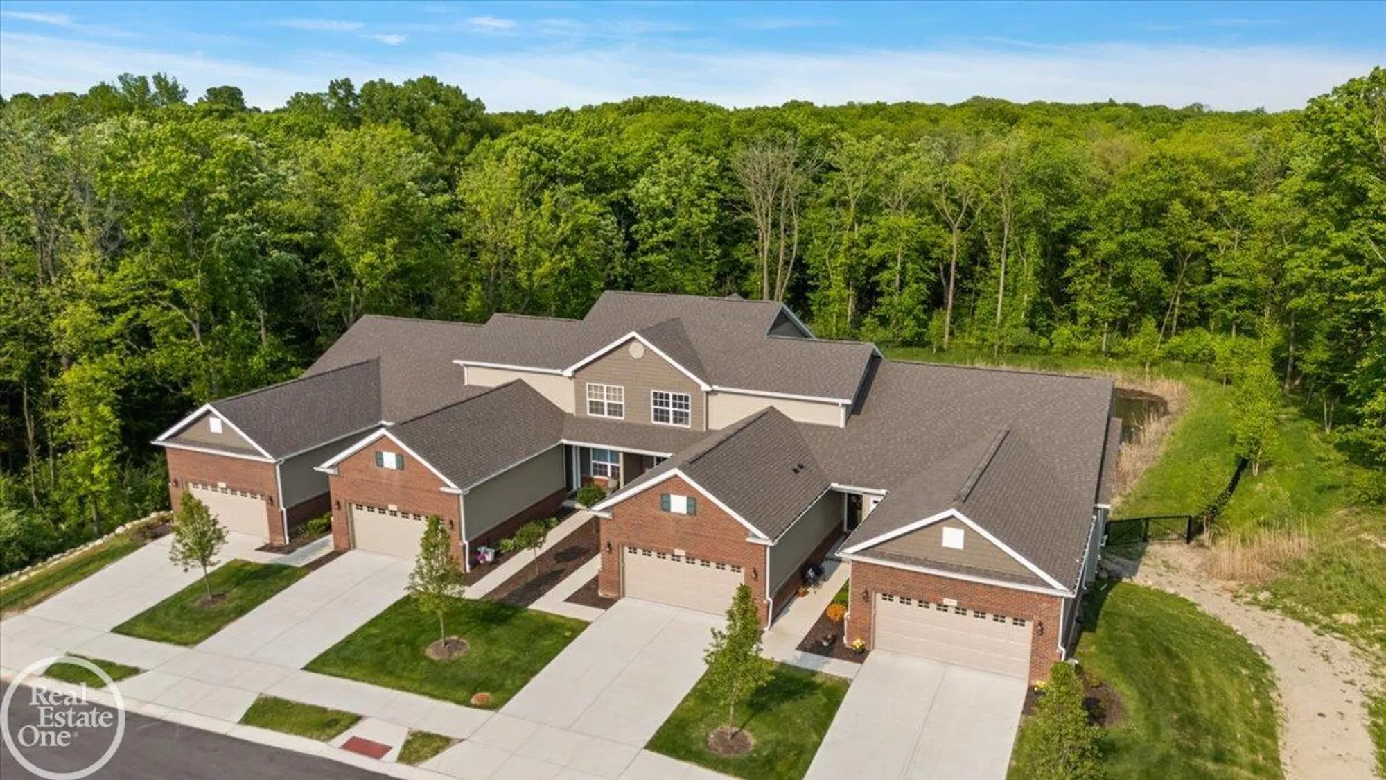 Property Slideshow image 10 of 59 | 3095 bridgewater rd, Auburn Hills, MI, 48326