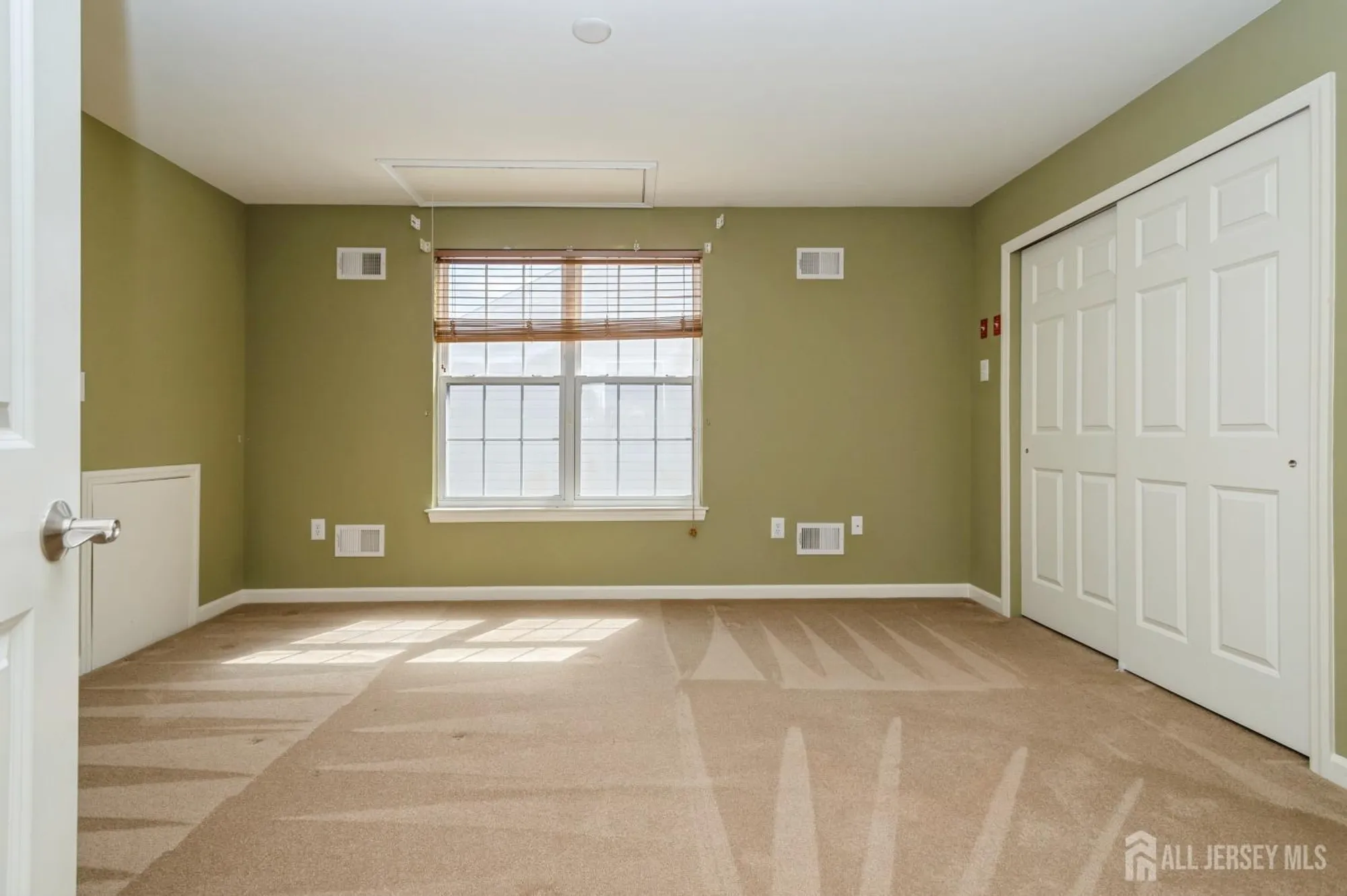 Property Slideshow image 25 of 41 | 7 riviera dr, Monroe, NJ, 08831