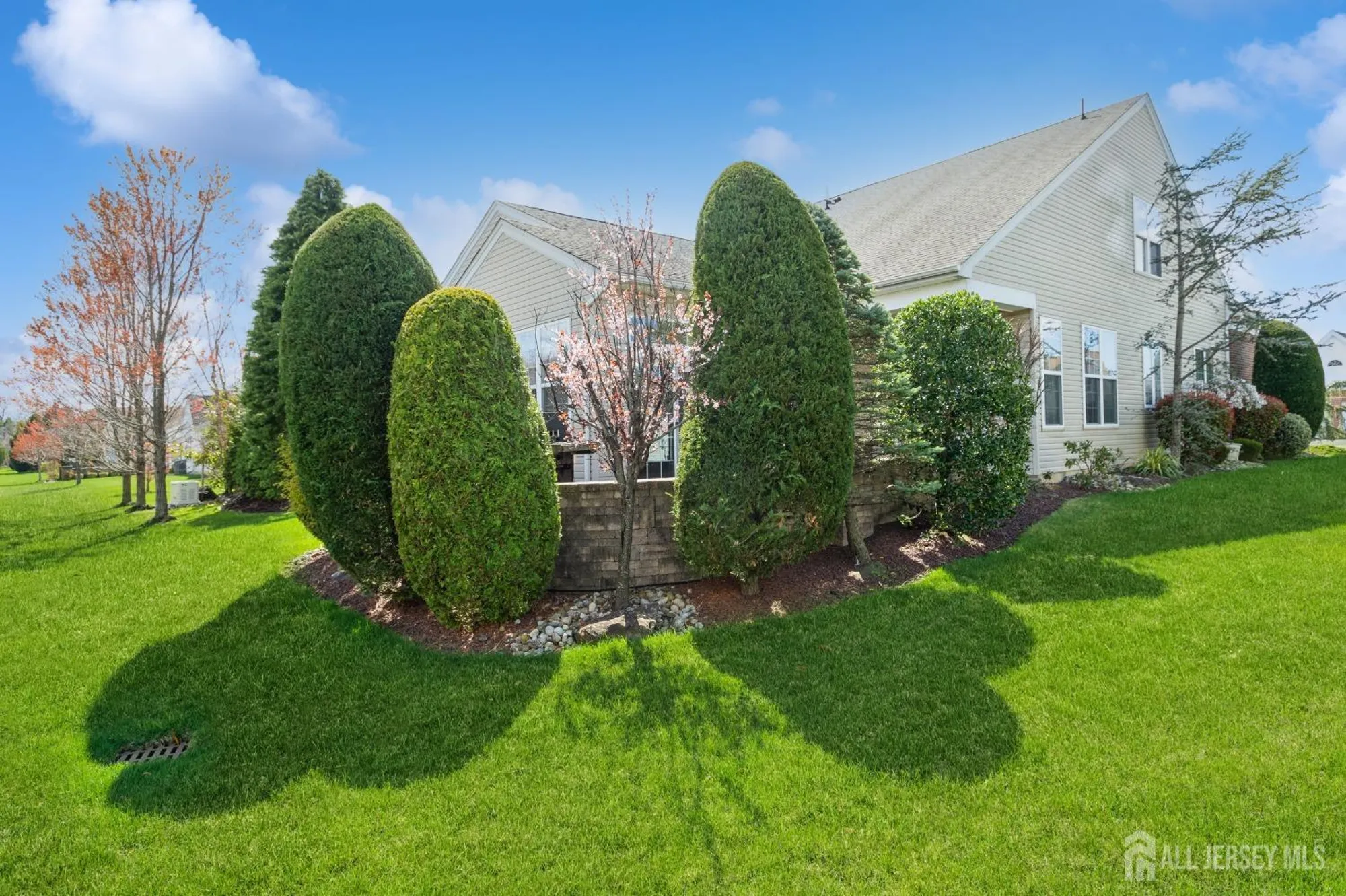 Property Slideshow image 28 of 41 | 7 riviera dr, Monroe, NJ, 08831