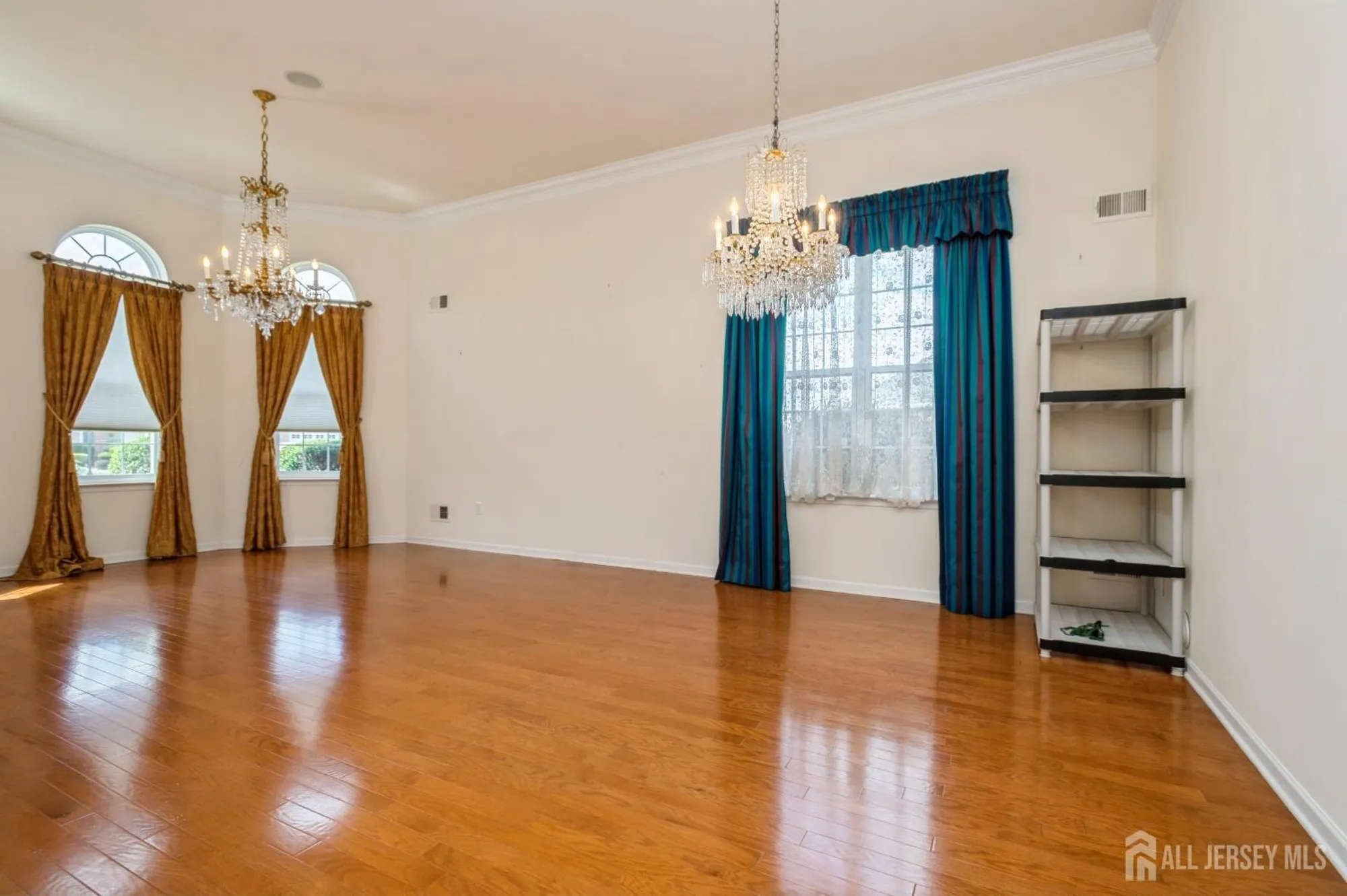 Property Slideshow image 11 of 41 | 7 riviera dr, Monroe, NJ, 08831