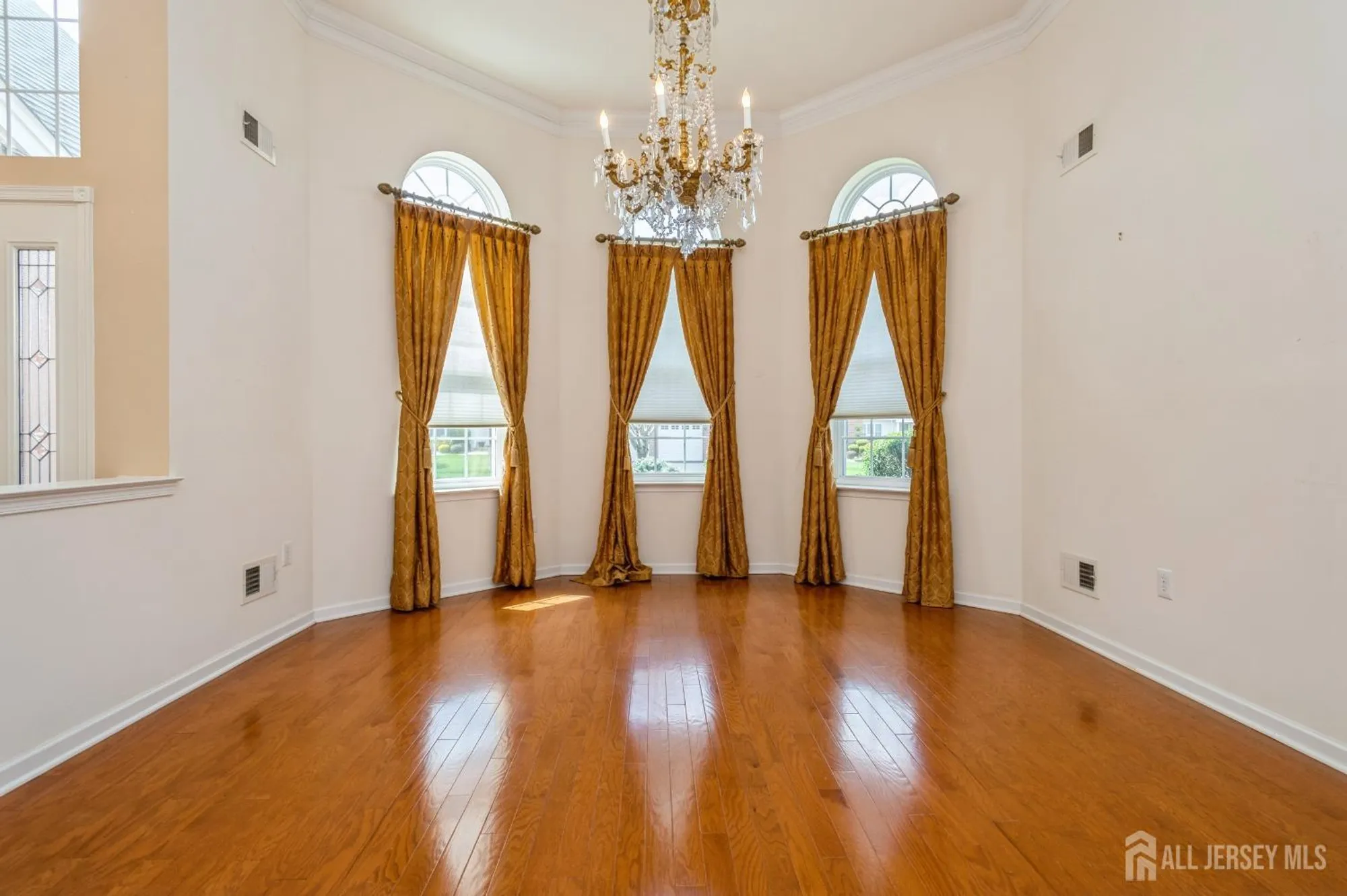 Property Slideshow image 10 of 41 | 7 riviera dr, Monroe, NJ, 08831