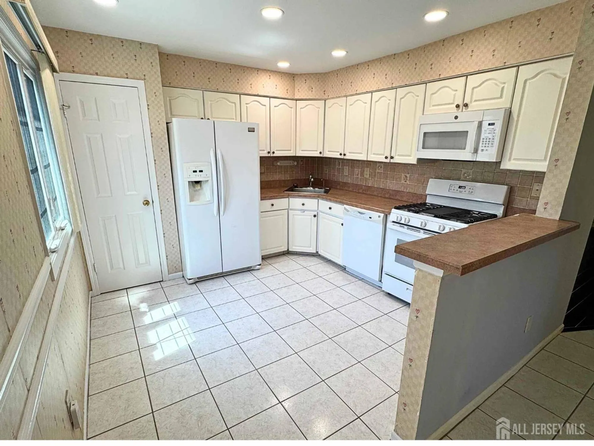 Property Slideshow image 9 of 24 | 38 rutland ln i, Monroe, NJ, 08831