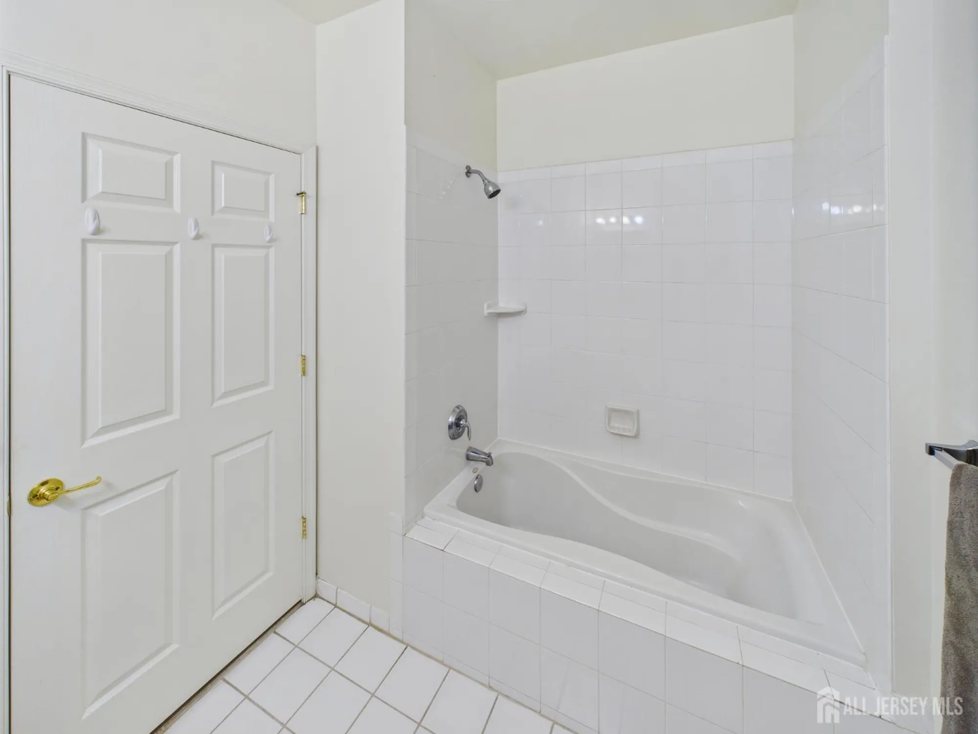 Property Slideshow image 28 of 42 | 1102 cedar village blvd, East Brunswick, NJ, 08816