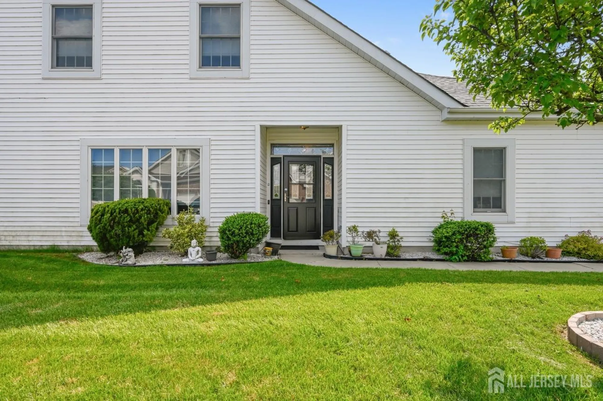 Property Slideshow image 4 of 63 | 1 phillip ct, Monroe, NJ, 08831