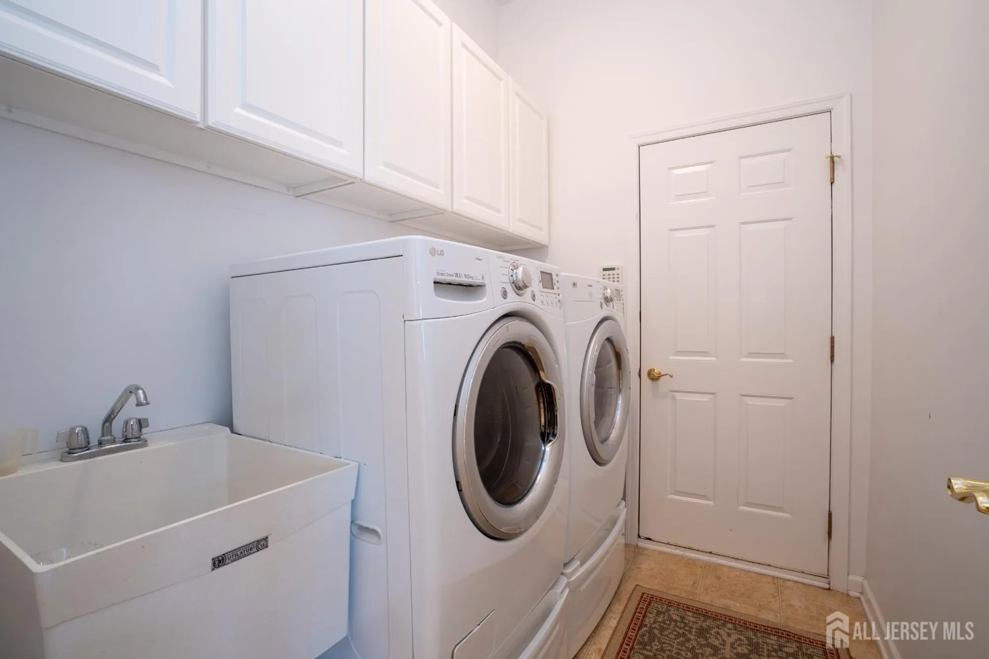 Property Slideshow image 28 of 38 | 9 copernicus ct, East Windsor, NJ, 08512