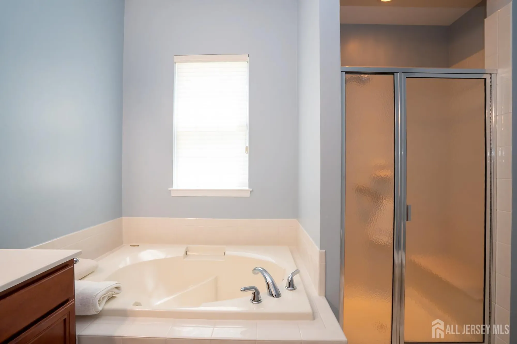 Property Slideshow image 27 of 38 | 9 copernicus ct, East Windsor, NJ, 08512