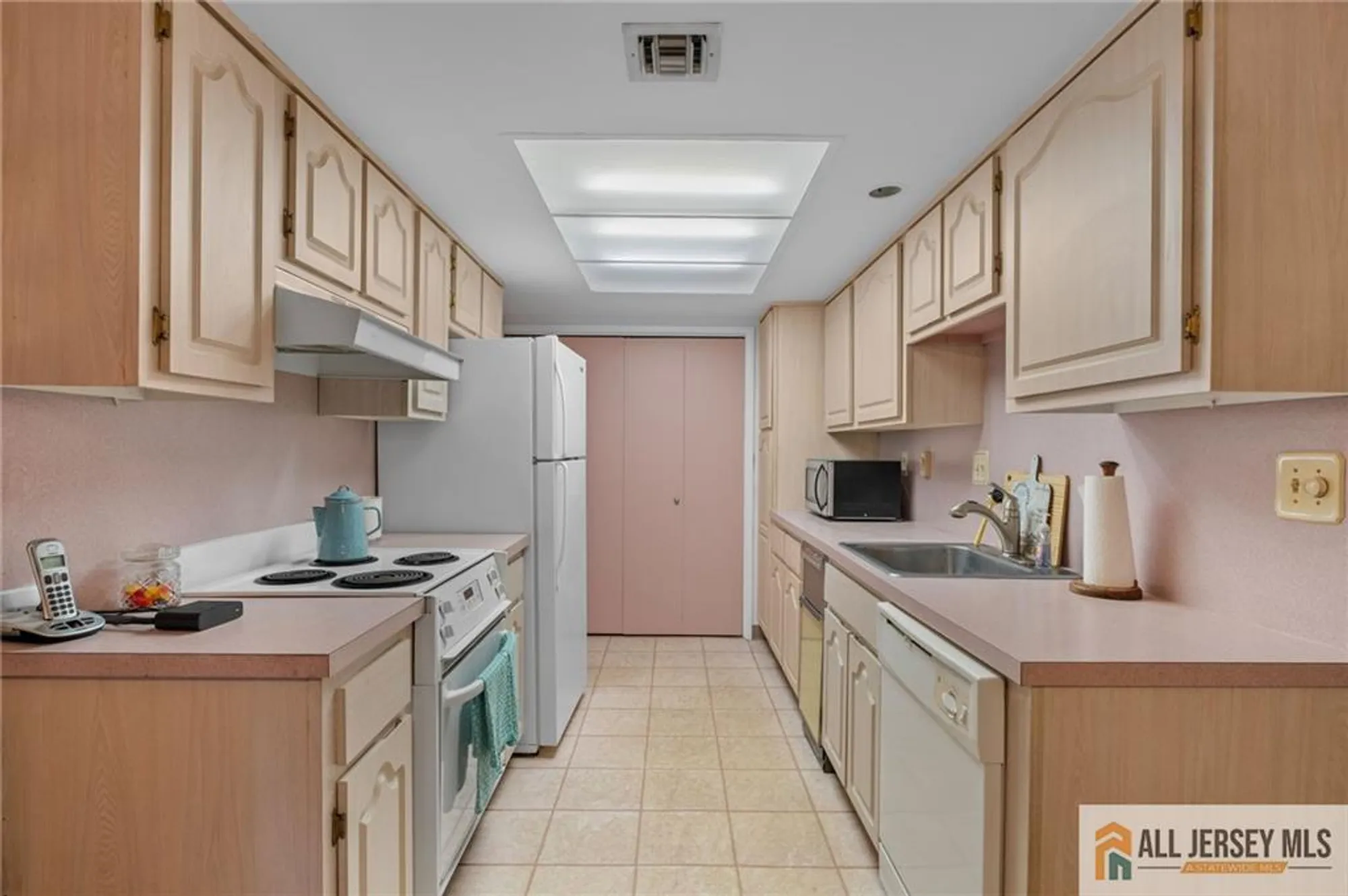 Property Slideshow image 7 of 26 | 96 salix plz 96c, Monroe, NJ, 08831