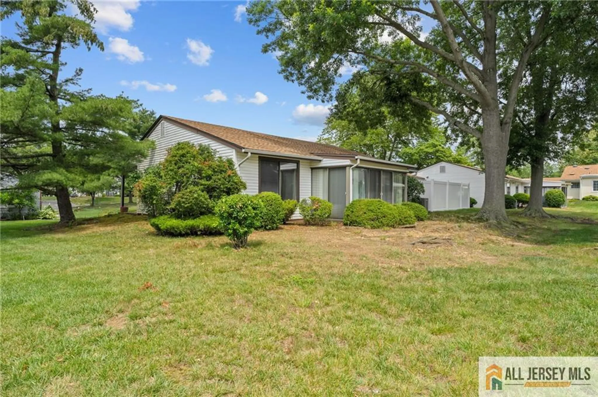 Property Slideshow image 3 of 26 | 96 salix plz 96c, Monroe, NJ, 08831