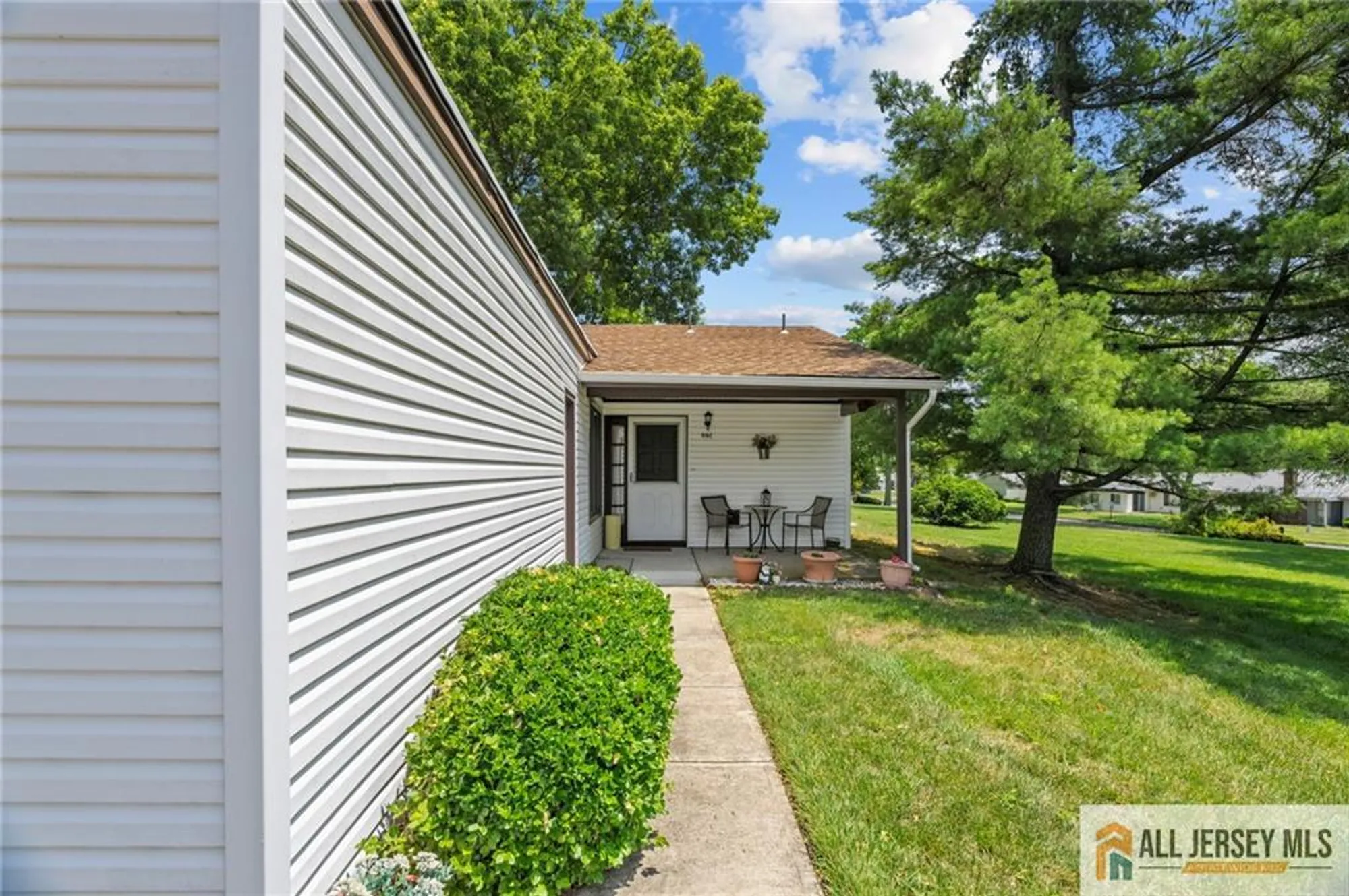 Property Slideshow image 4 of 26 | 96 salix plz 96c, Monroe, NJ, 08831