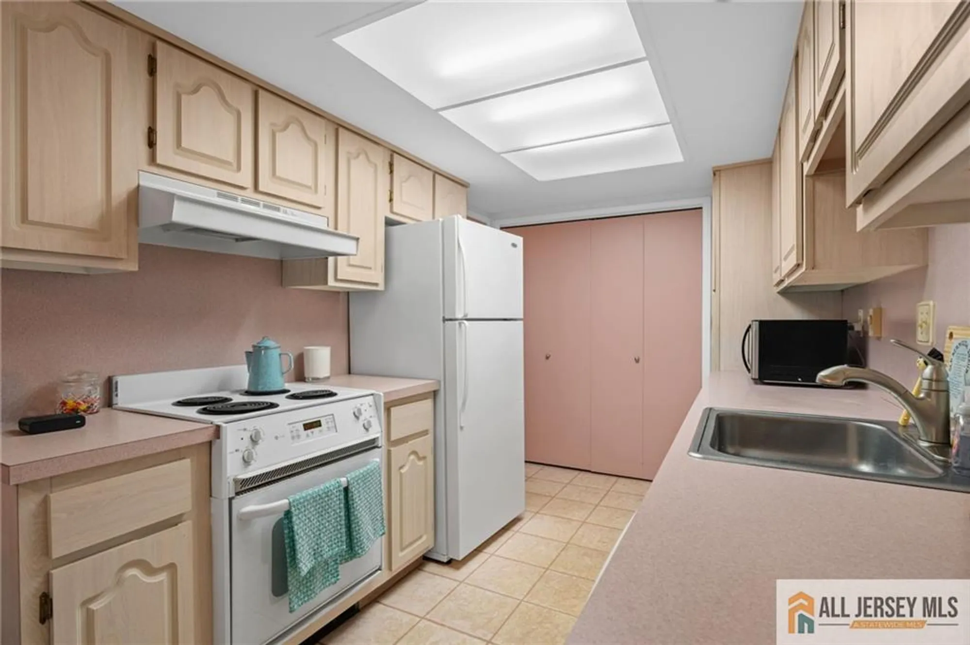 Property Slideshow image 8 of 26 | 96 salix plz 96c, Monroe, NJ, 08831