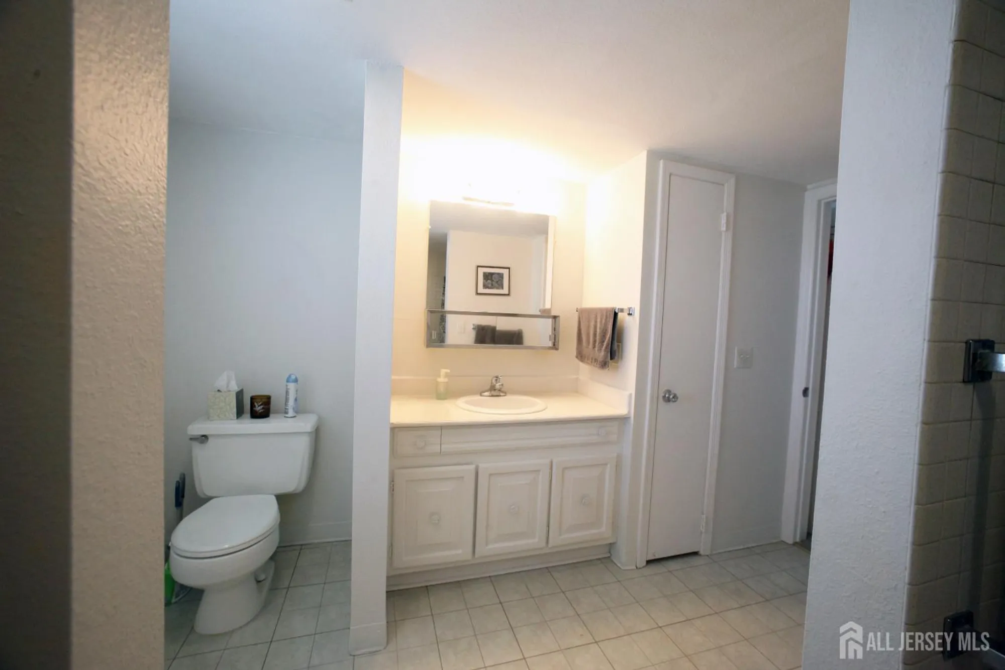 Property Slideshow image 12 of 16 | 103n gloucester way, Monroe, NJ, 08831