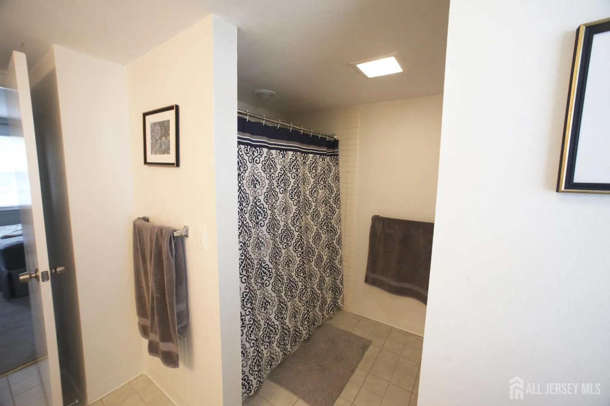 Property Slideshow image 11 of 16 | 103n gloucester way, Monroe, NJ, 08831