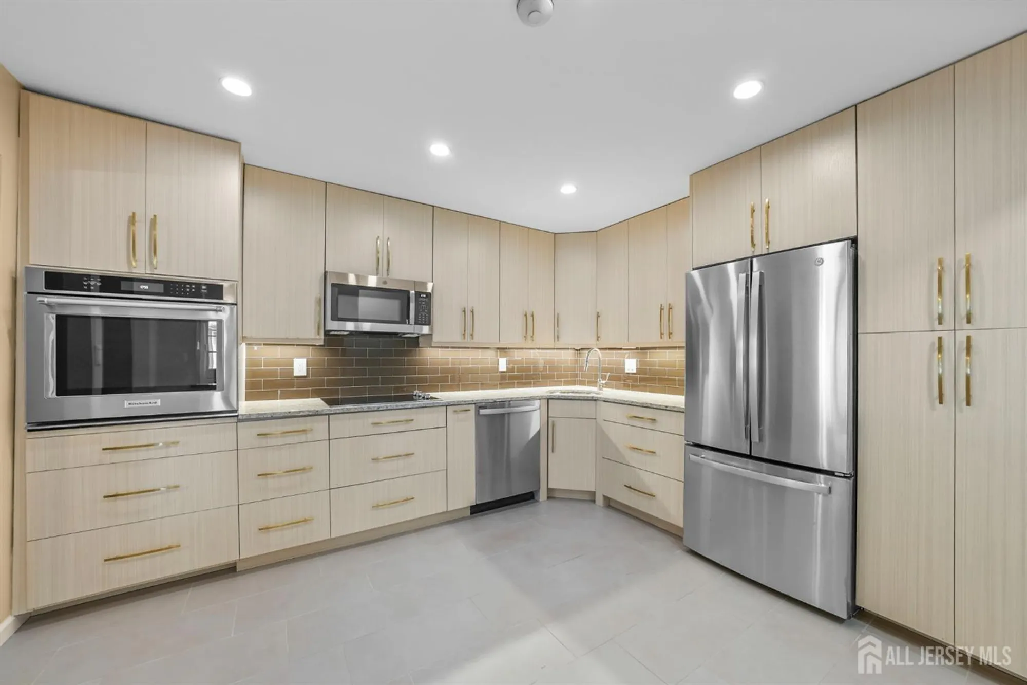 Property Slideshow image 3 of 15 | 15 betsy ross dr b, Monroe, NJ, 08831