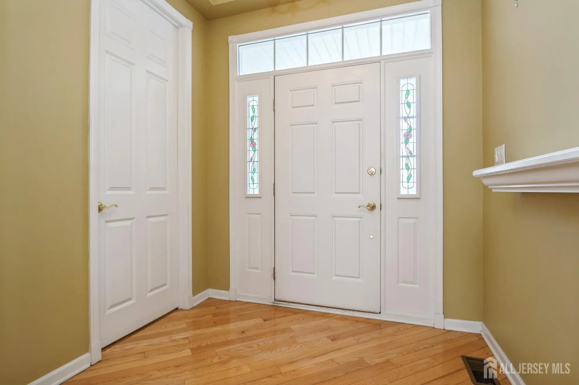 Property Slideshow image 4 of 38 | 9 glen eagles way, Monroe, NJ, 08831