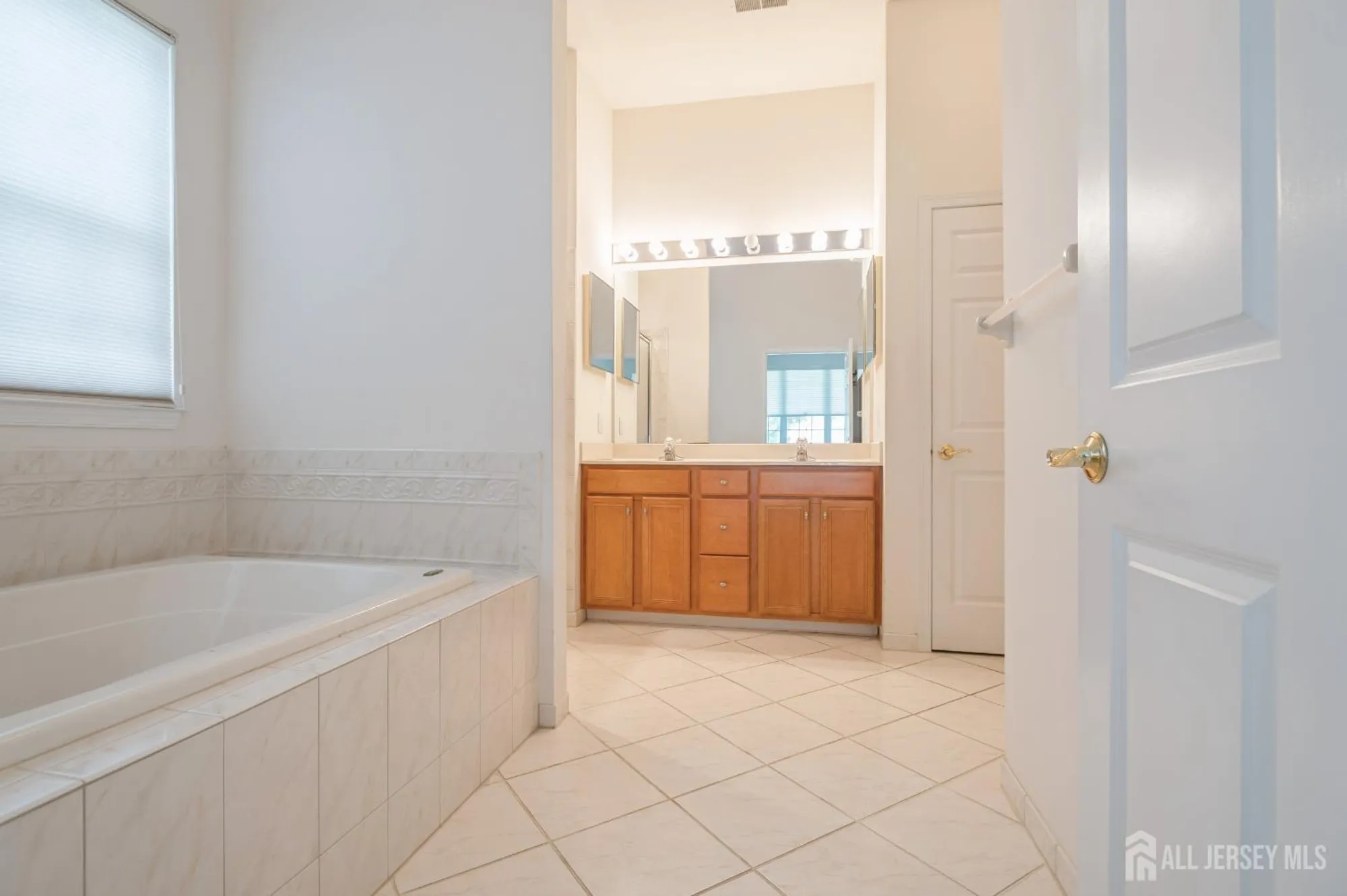 Property Slideshow image 18 of 38 | 9 glen eagles way, Monroe, NJ, 08831