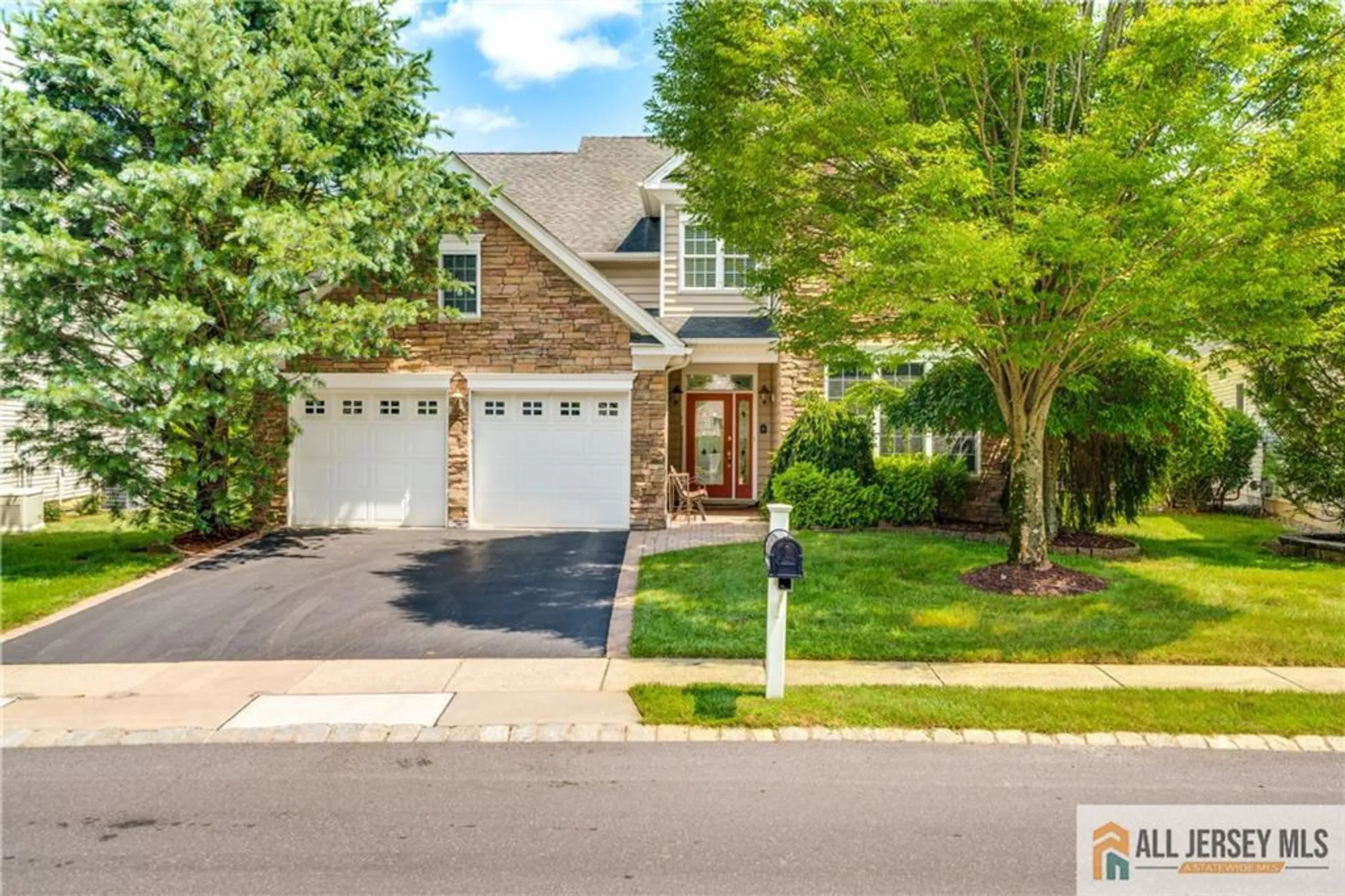 Property Slideshow image 1 of 28 | 77 andover dr, Kendall Park, NJ, 08824
