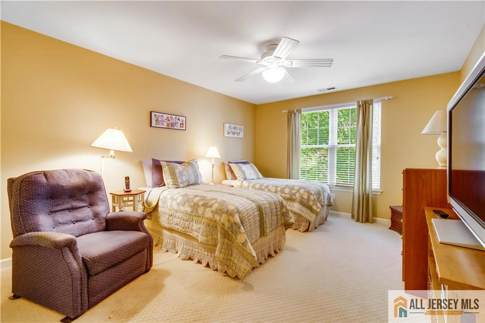 Property Slideshow image 20 of 28 | 77 andover dr, Kendall Park, NJ, 08824