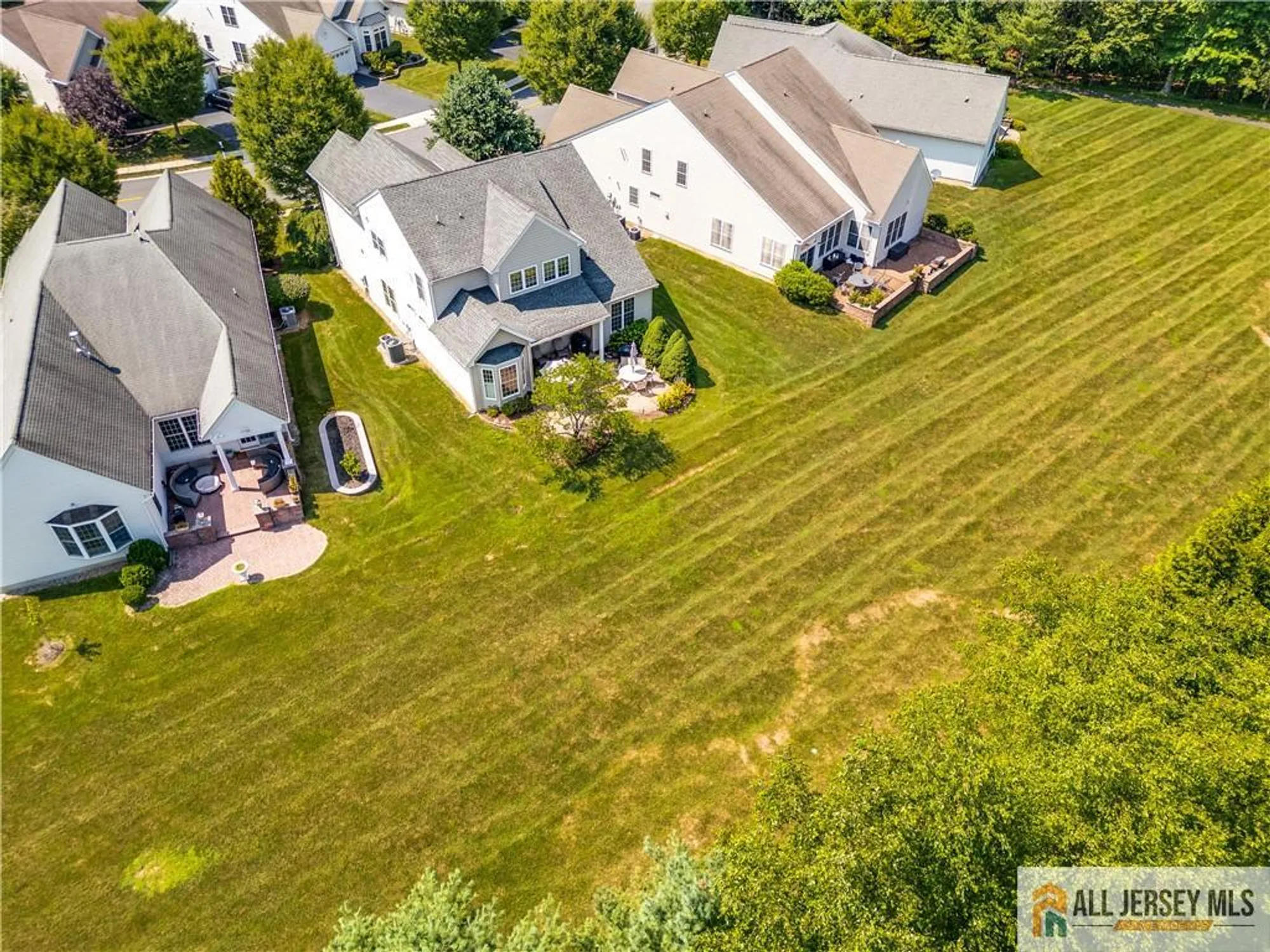 Property Slideshow image 26 of 28 | 77 andover dr, Kendall Park, NJ, 08824